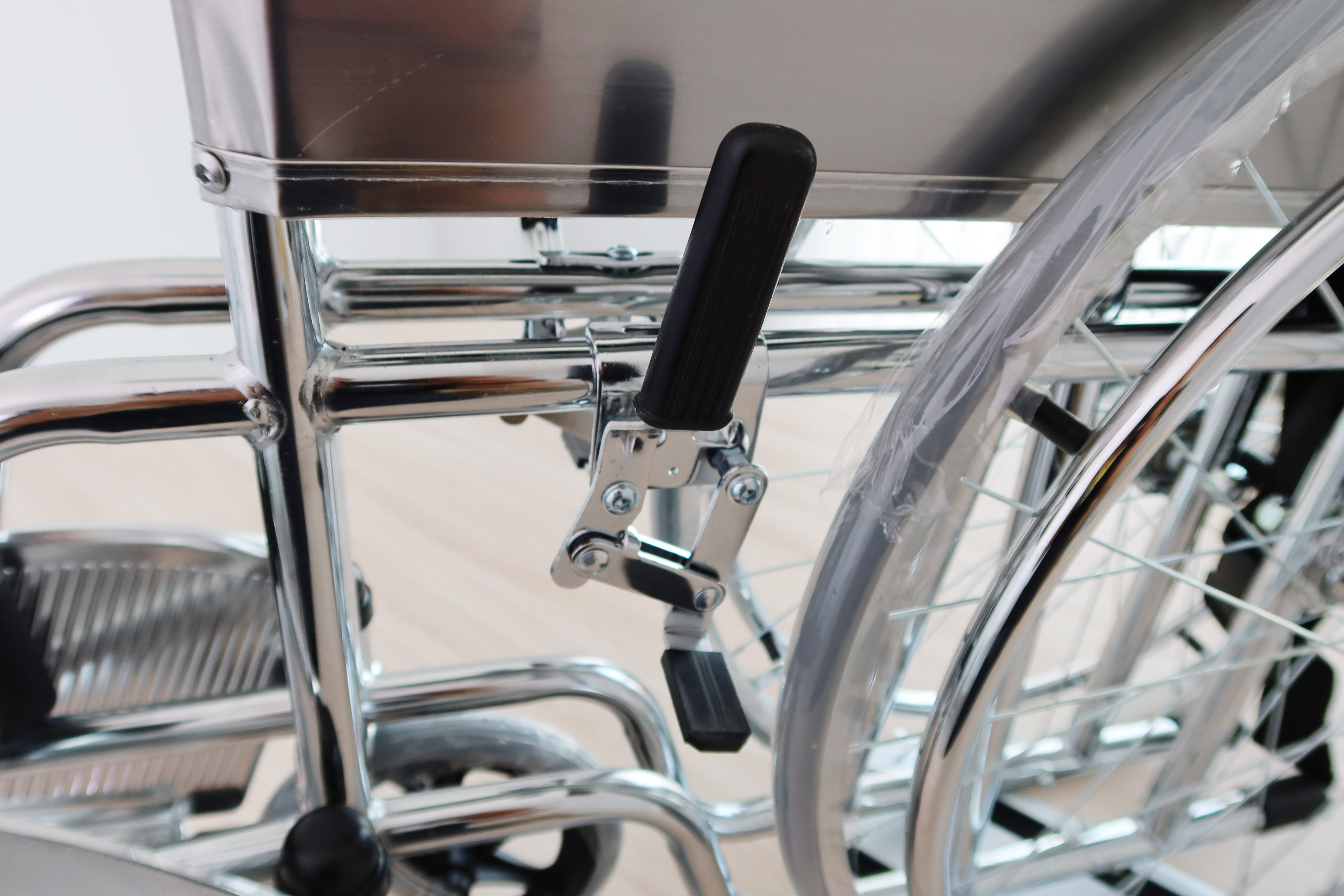 รถเข็นผู้ป่วย วีลแชร์ พับได้ เบาะนั้งสบาย รถเข็นผู้สูงอายุรถเข็นคนชรา รถเข็นผู้พิการ Wheelchair เหล็กชุบโครเมียมอย่างดี