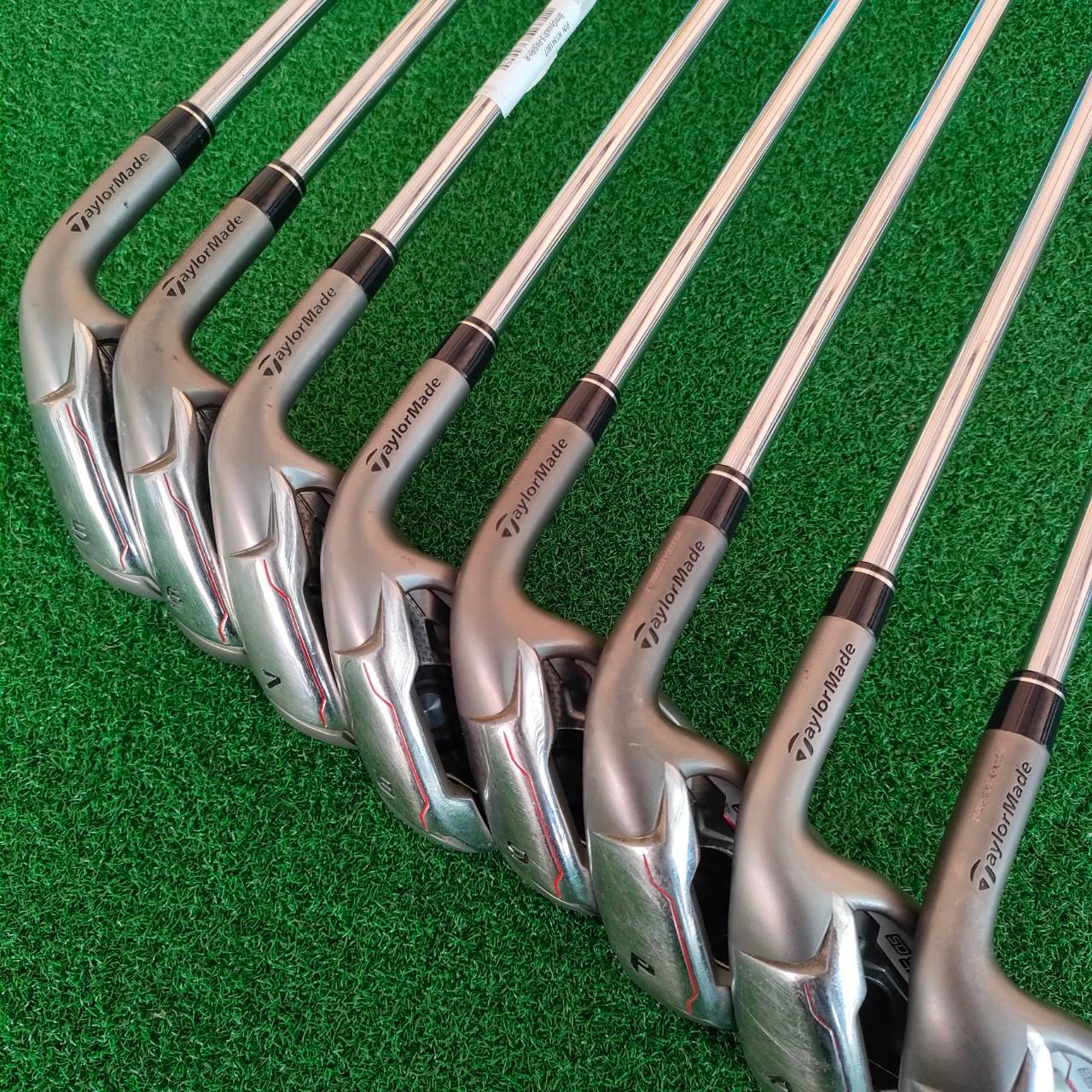 ชุดเหล็ก TAYLORMADE BURNER OS มีเหล็ก 5 - 9 PW AW SW ก้านเหล็กสุดยอดพรีเมี่ยม เบา 85 กรัม FLEX R ถือว่าเบามาก ใบใหญ่ ตีง่ายๆ ตีสบายๆ ระยะดีมาก สปินดีมาก ตกหยุด คุณภาพมากครับชุดนี้