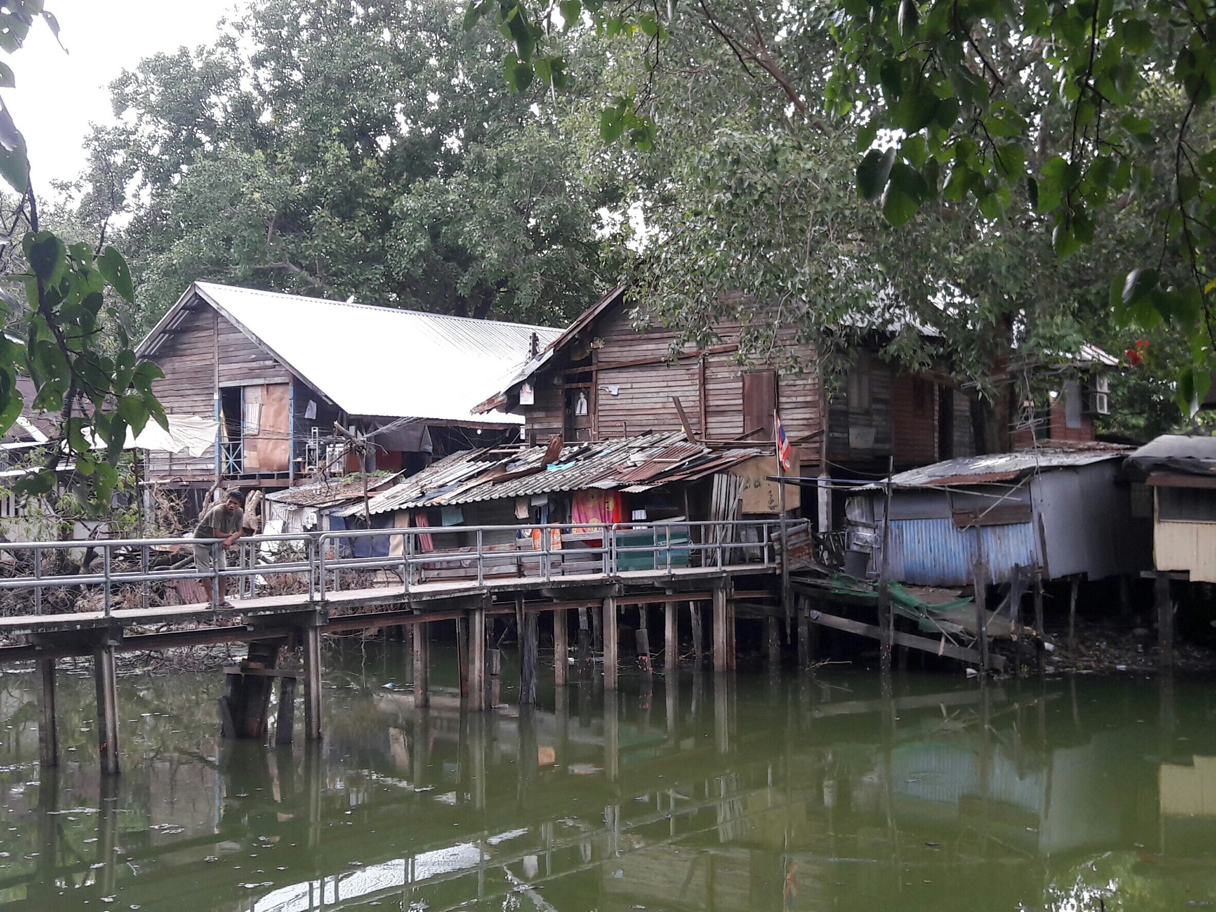 งานดีดบ้านขึ้น,เปลี่ยนฝ้า,เปลี่ยนหลังคาบ้านพัก การรถไฟแห่งประเทศไทย