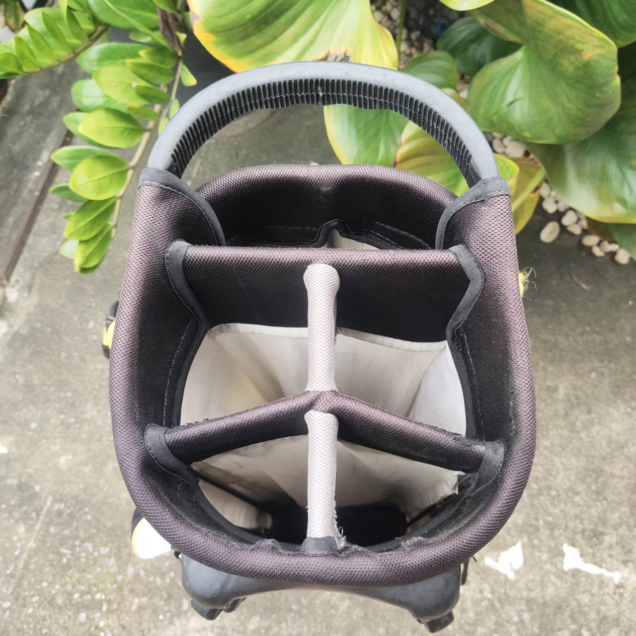 ถุงกอล์ฟขาตั้ง TaylorMade RBZ Stage 2