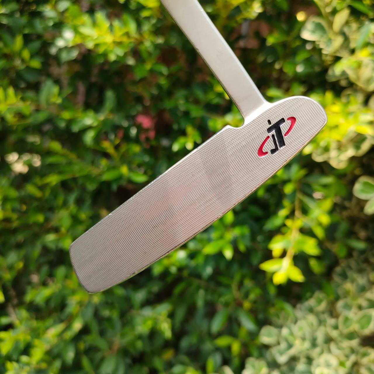 PUTTER TOUR EDGE MIFFED CARBON BTEEF ความยาว 33 นิ้ว ทองมอลเล็ต ออกแบบได้ดีมาก หน้า MILLED ทำให้เกาะไลน์แบบสุดๆ น้ำหนักดีมาก