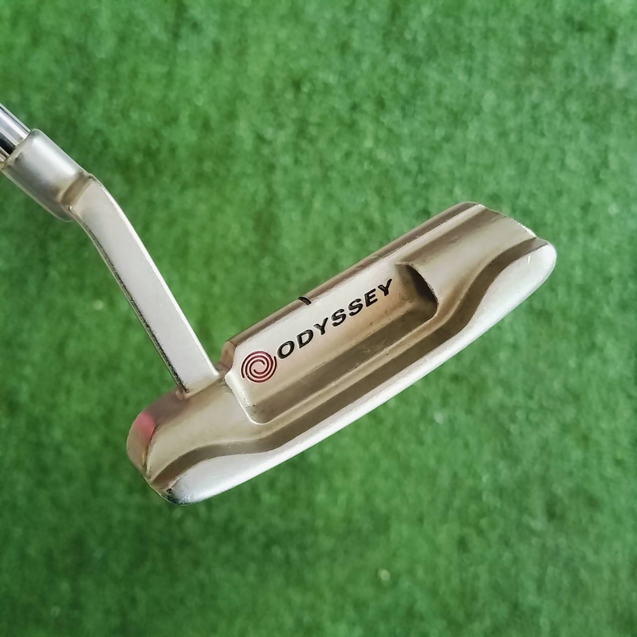 PUTTER ODYSSEY WHITE HOT #1 รุ่นนี้เป็นรุ่นที่โด่งดังสุดๆ ด้วยอินเซิร์ท ไม้กอล์ฟพรีเมี่ยมมือสอง ของแท้ By NakaraLuxurious