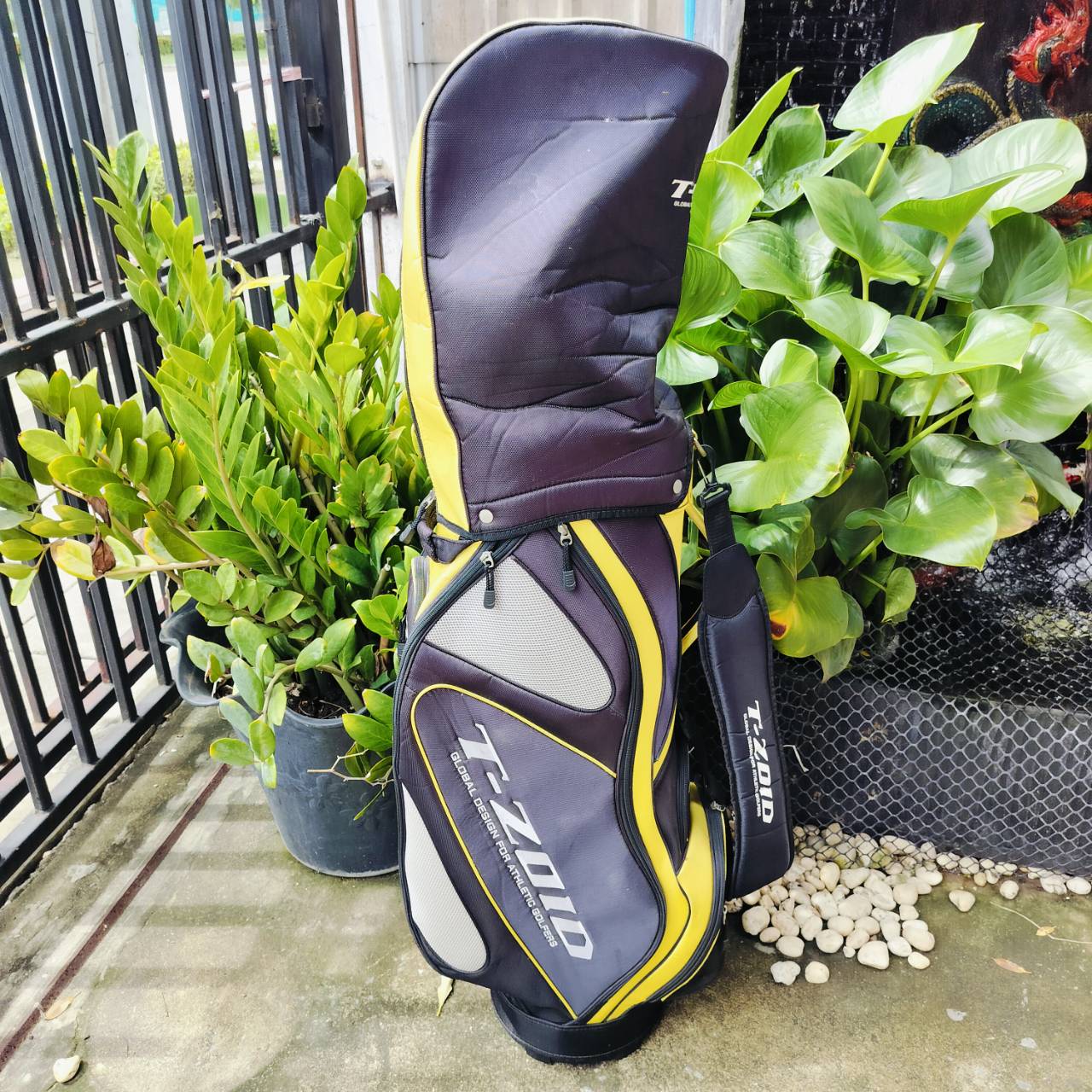 ถุงกอล์ฟ MIZUNO T-ZOID มือสอง สภาพดีเลยค่ะ พร้อมใช้ เป็นถุงของแท้นะคะ ป้ายยังอยู่ค่ะ