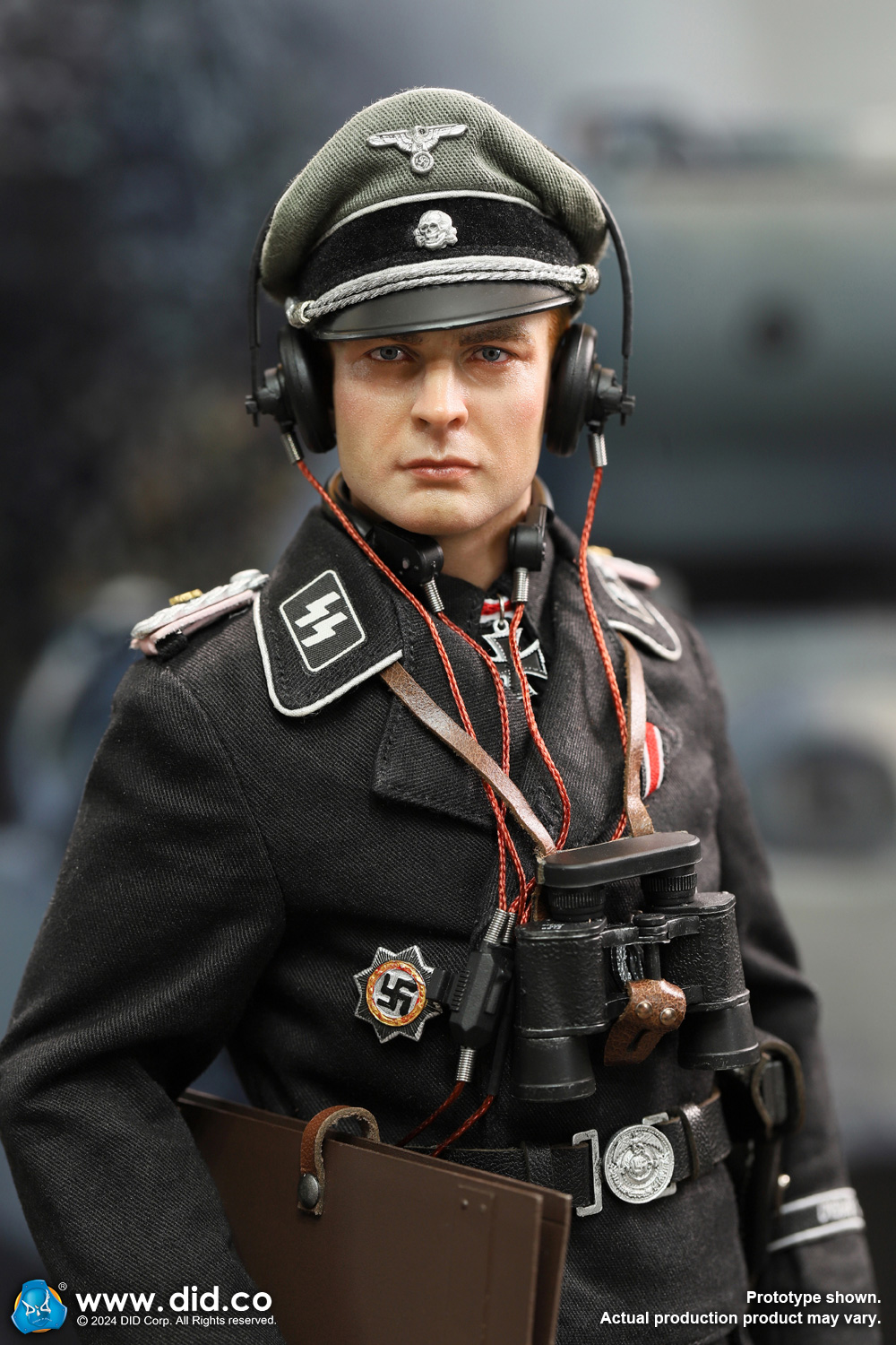 [สั่งจอง] DID D80176 1/6 : WWII German Commander - Max