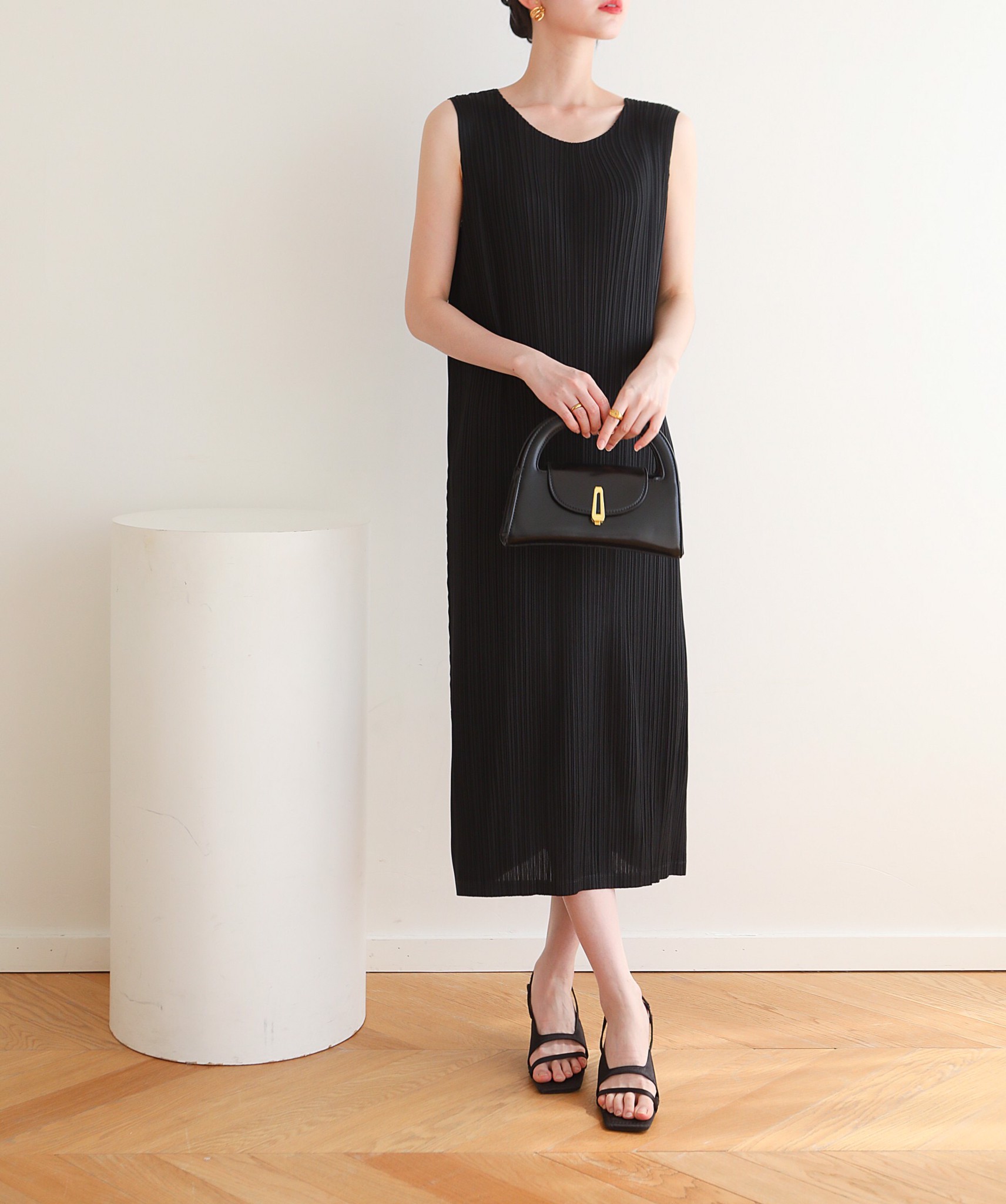 2MUAY BASIC รุ่น GJO7729 SLEEVELESS PLEATED DRESS เดรสผู้หญิง เดรสพลีทคุณภาพ 12สี