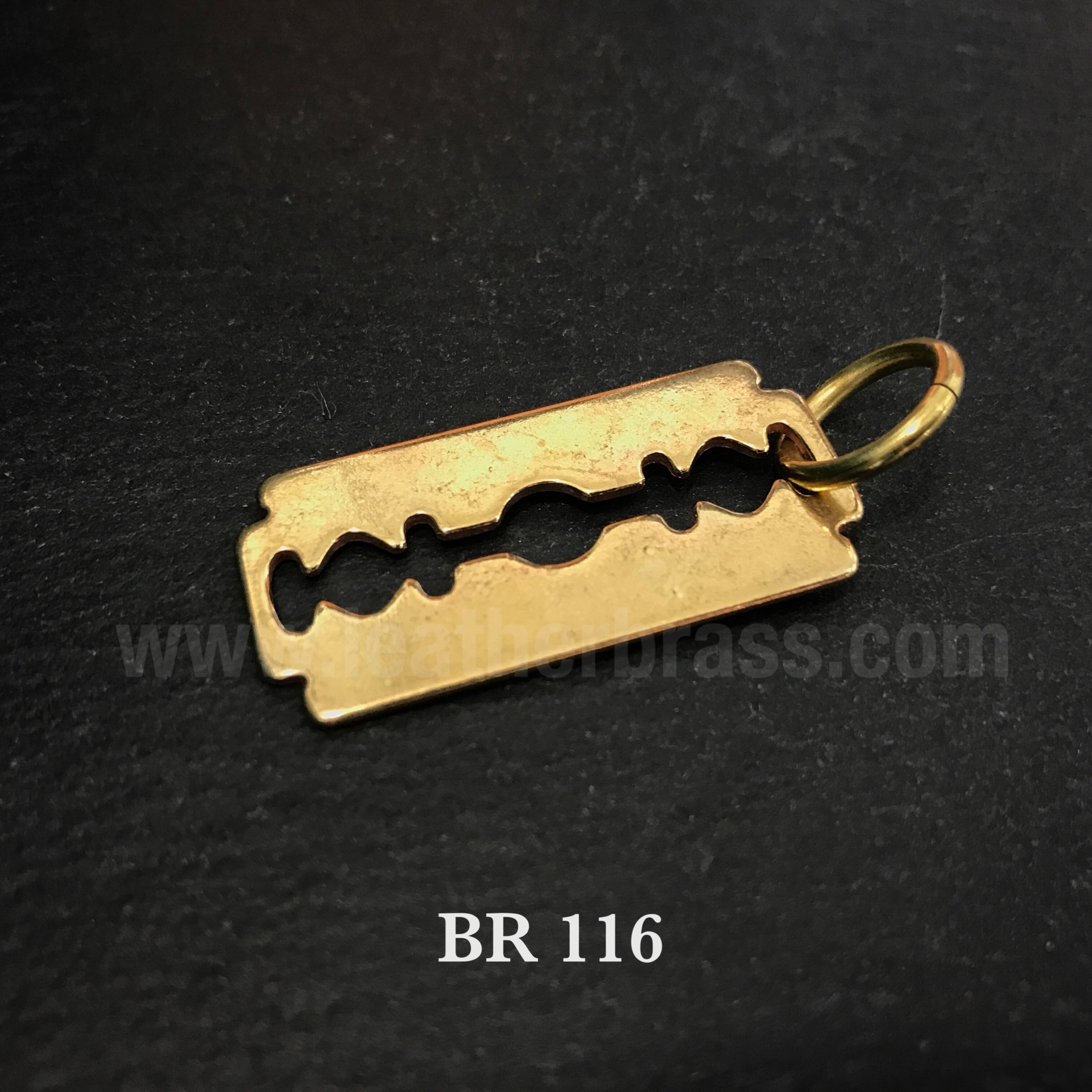 BR116 จี้ทองเหลืองใบมีดโกน วัสดุทองเหลืองแท้ leatherbrass**ราคาต่อชิ้น**