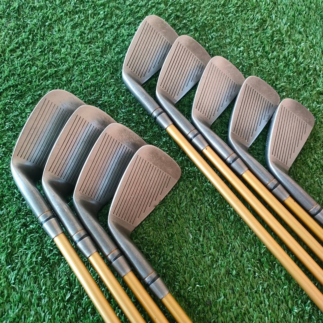 ชุดเหล็ก DUNLOP DDH มีเหล็ก 3-9 เเละ PW SW ก้าน DDH INTERNATIONAL TOUR FLEX S รุ่นก้านทอง ก้านกราไฟต์นุ่ม ปลอกคอพิเศษ สวยพรีเมี่ยม ตีง่าย ใบไม่ใหญ่ก้านพรีเมี่ยม ไม้กอล์ฟมือสอง ของแท้ BY NakaraLuxurious