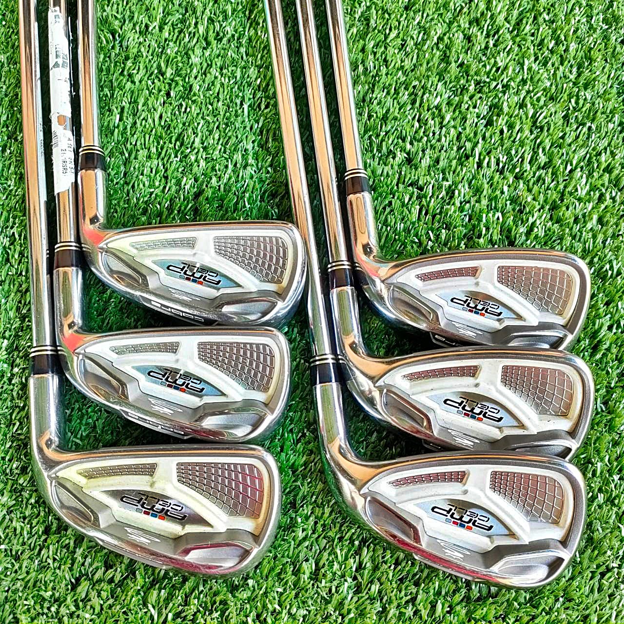 ชุดเหล็ก COBRA AMP CELL SILVER มีเหล็ก 5 - 9 เเละ PW ก้าน N.S.PRO 950GH FLEX R AMP CELL IRONS โฉบเฉี่ยวล้ำสมัย เป็นเหล็กที่ตีง่าย และตีไกลขั้นเทพ!!! ไม้กอล์ฟพรีเมี่ยมมือสอง ของแท้ By NakaraLuxurious