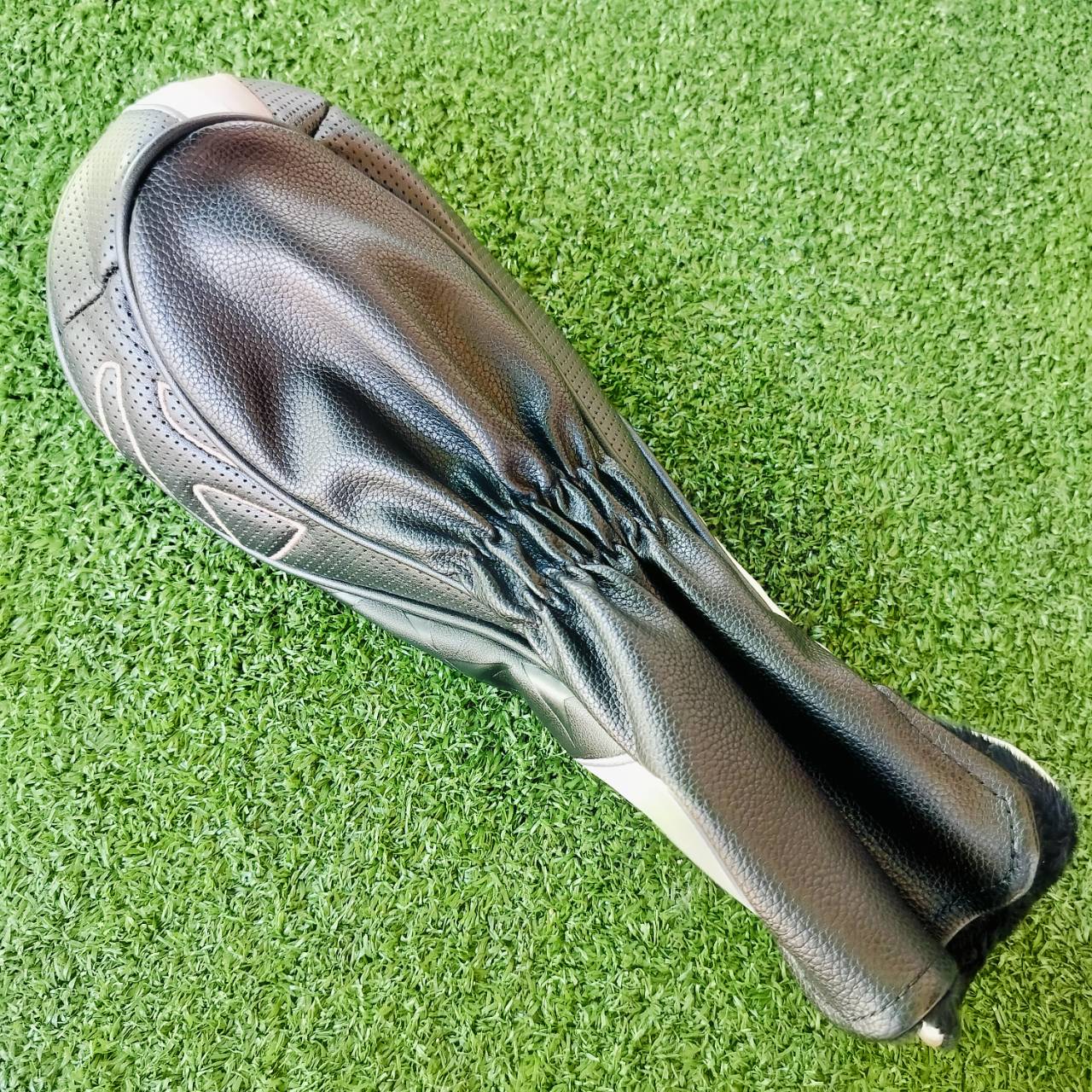 COVER ใส่ DRIVER TAYLORMADE SIM GLOIRE ของแท้ มือสอง สภาพนางฟ้า สภาพไม่ได้ใช้ สวยพรีเมี่ยมสุดๆเลยค่ะ