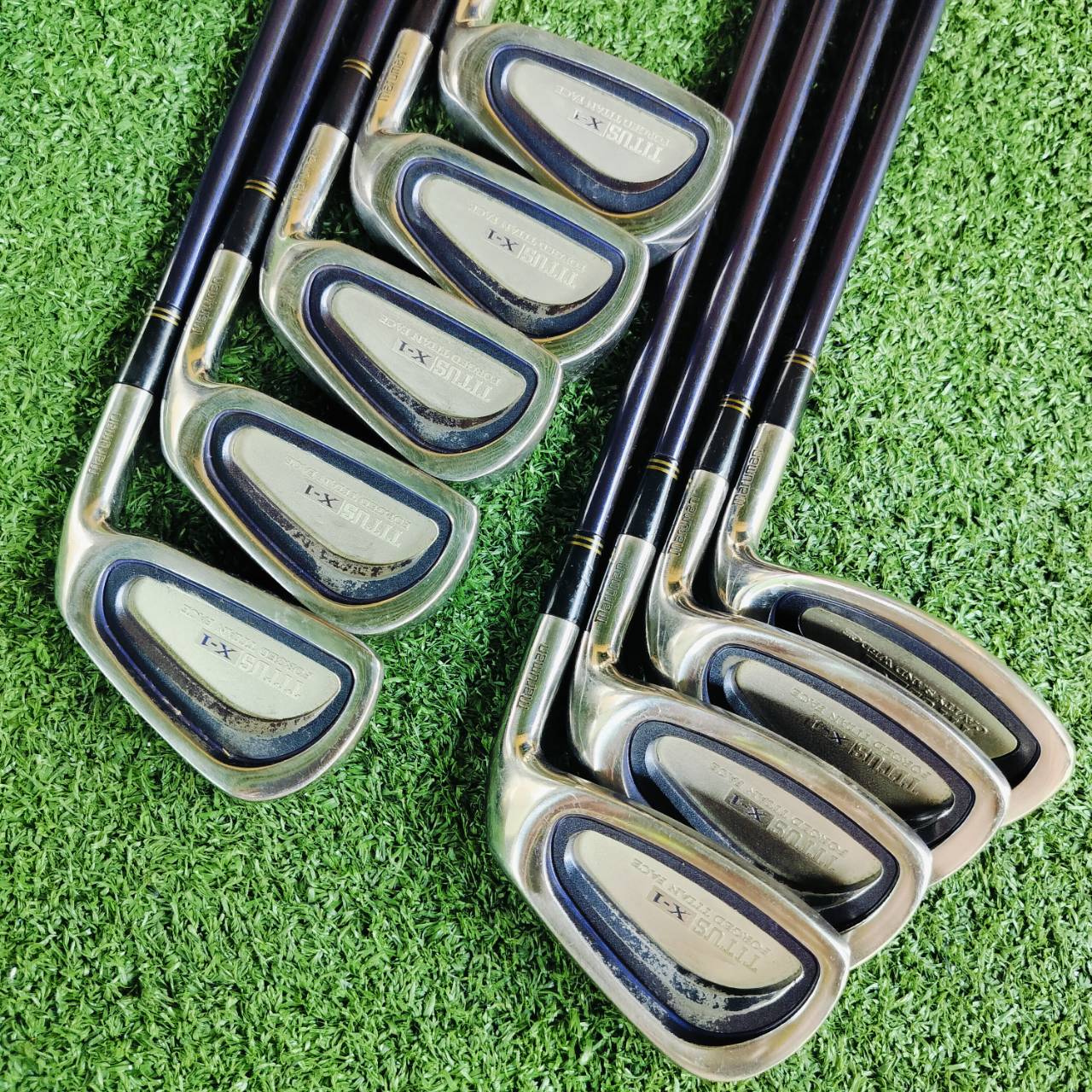 ชุดเหล็กหน้าเด้ง!!! ตีไกลมาก!!! MARUMAN TITUS X1 FORGED TITANIUM FACE มีแผ่น FORGED TITANIUM ที่หน้าไม้ ดูจากรูปหน้าไม้จะเห็นแผ่นเด้งเลย ไม้กอล์ฟพรีเมี่ยมมือสอง ของแท้ By NakaraLuxurious