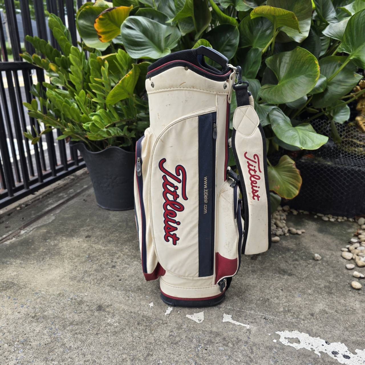 ถุงกอล์ฟ Titleist ของแท้ ** มีลอกเป็นขลุยๆค่ะ **