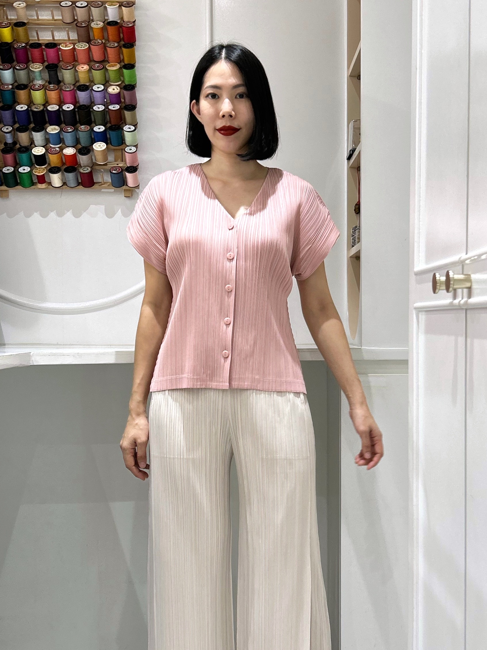 ปรับราคาลง20%!! 2MUAY รุ่น GJO5016 เสื้ออัดพลีทคุณภาพ SHORT SLEEVE V NECK BUTTON FRONT PLEATED TOP 10 สี FREE SIZE