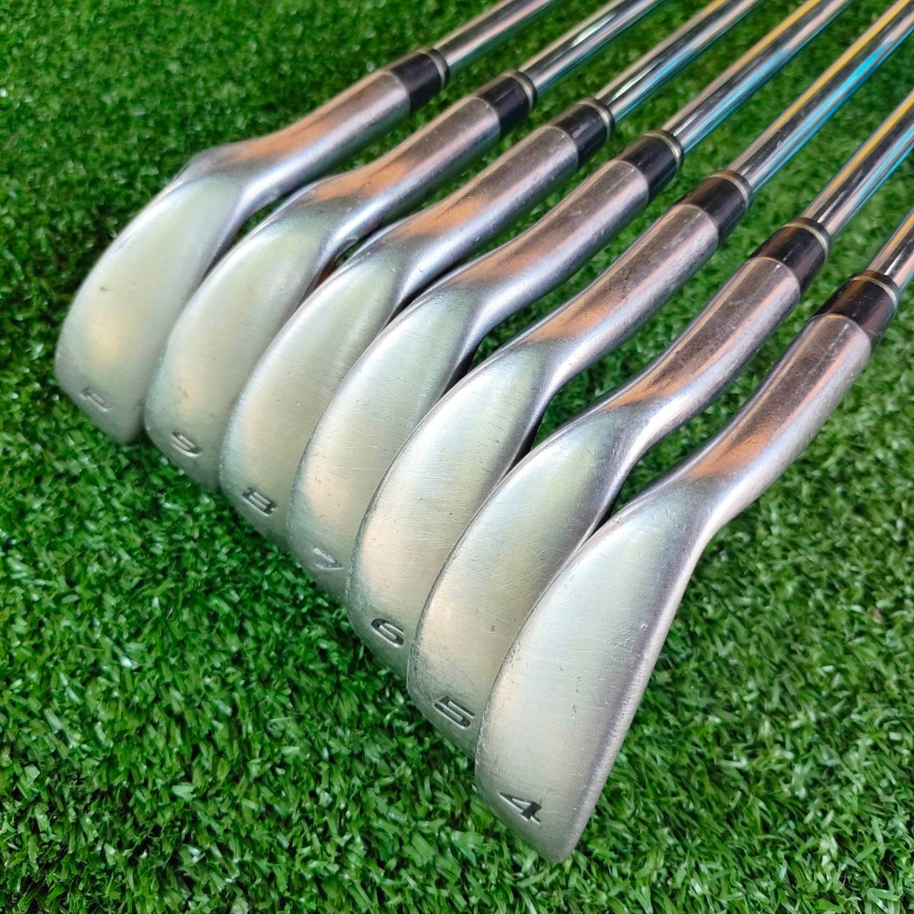 ** ไม้กอล์ฟมือซ้าย ** ชุดเหล็ก NIKE IGNITE เหล็ก 4-9 เเละ PW ก้าน KBS TOUR-V ก้าน โมสุดพรีเมี่ยม GRIP GOLF PRIDE สวยมาก ไม้กอล์ฟพรีเมี่ยมมือสอง By NakaraLuxurious