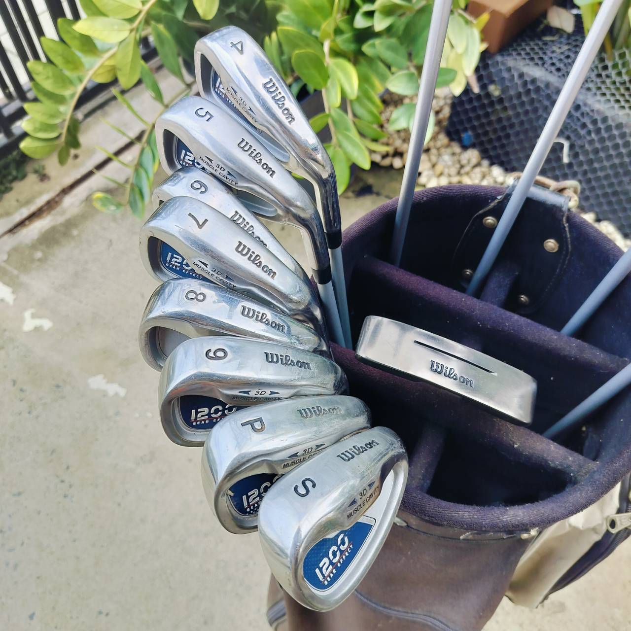 ไม้กอล์ฟครบชุดสำหรับผู้ชาย WILSON 1200 GEAR EFFECT ชุดเต็ม พร้อมออกรอบได้เลยค่ะ หัวไม้ได้ถึง 4 หัว Driver หน้าเด้ง Titanium FACE ไม้กอล์ฟพรีเมี่ยมมือสอง ของแท้ By NakaraLuxurious