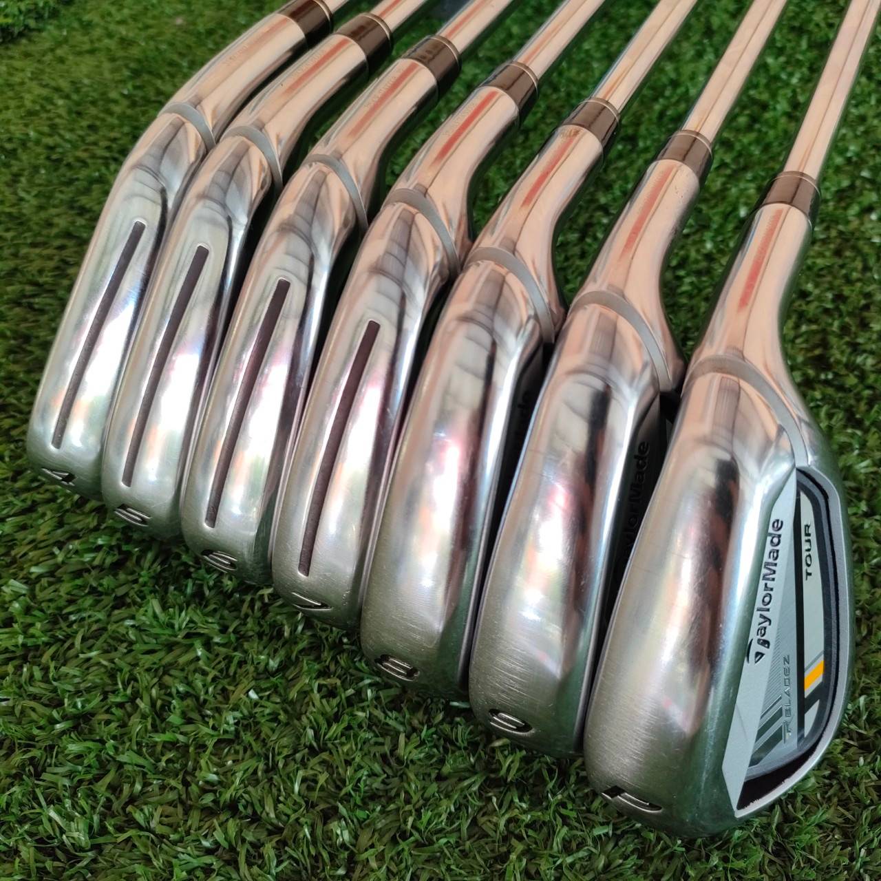 ชุดเหล็ก TAYLORMADE RBLADEZ TOUR มีเหล็ก 4 - 9 เเละ PW ก้าน KBS TOUR FST C-TAPER 95 FLEX R สภาพสวยมาก!! เรียบร้อยครบเครื่อง!! ตีแม่น ตรง และง่ายมาก!! ไม้กอล์ฟมือสอง ของแท้ BY NakaraLuxurious