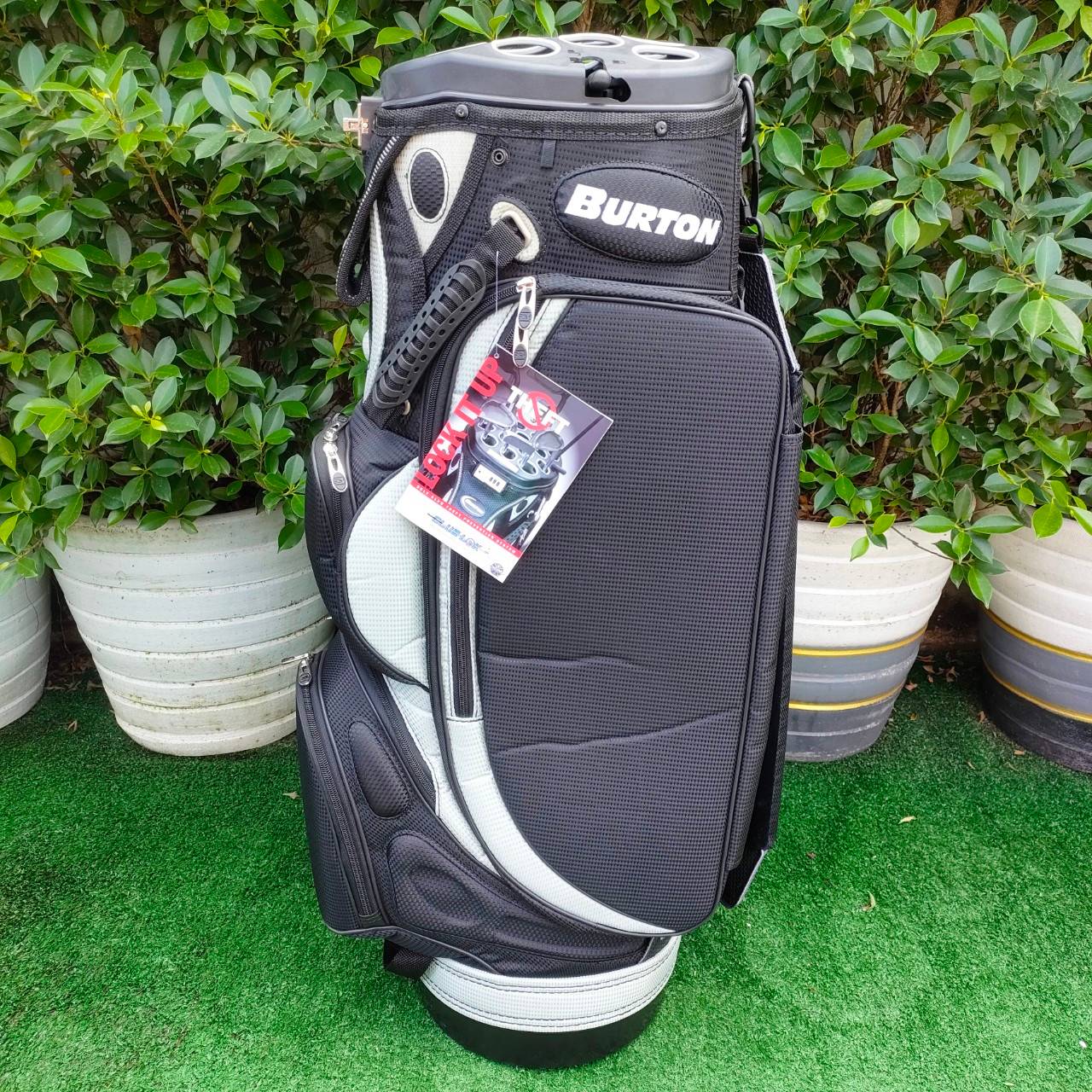 ❤️🔥❤️🔥❤️🔥ลดล้างสต๊อค❤️🔥❤️🔥❤️🔥 ** ถุงกอล์ฟ ของใหม่มือหนึ่ง ตำหนิ โครงพลาสติกด้านในมีรอยแตก แต่ถุงใช้งานได้ปกติ** *** . ถุงกอล์ฟ BURTON Club - Lok