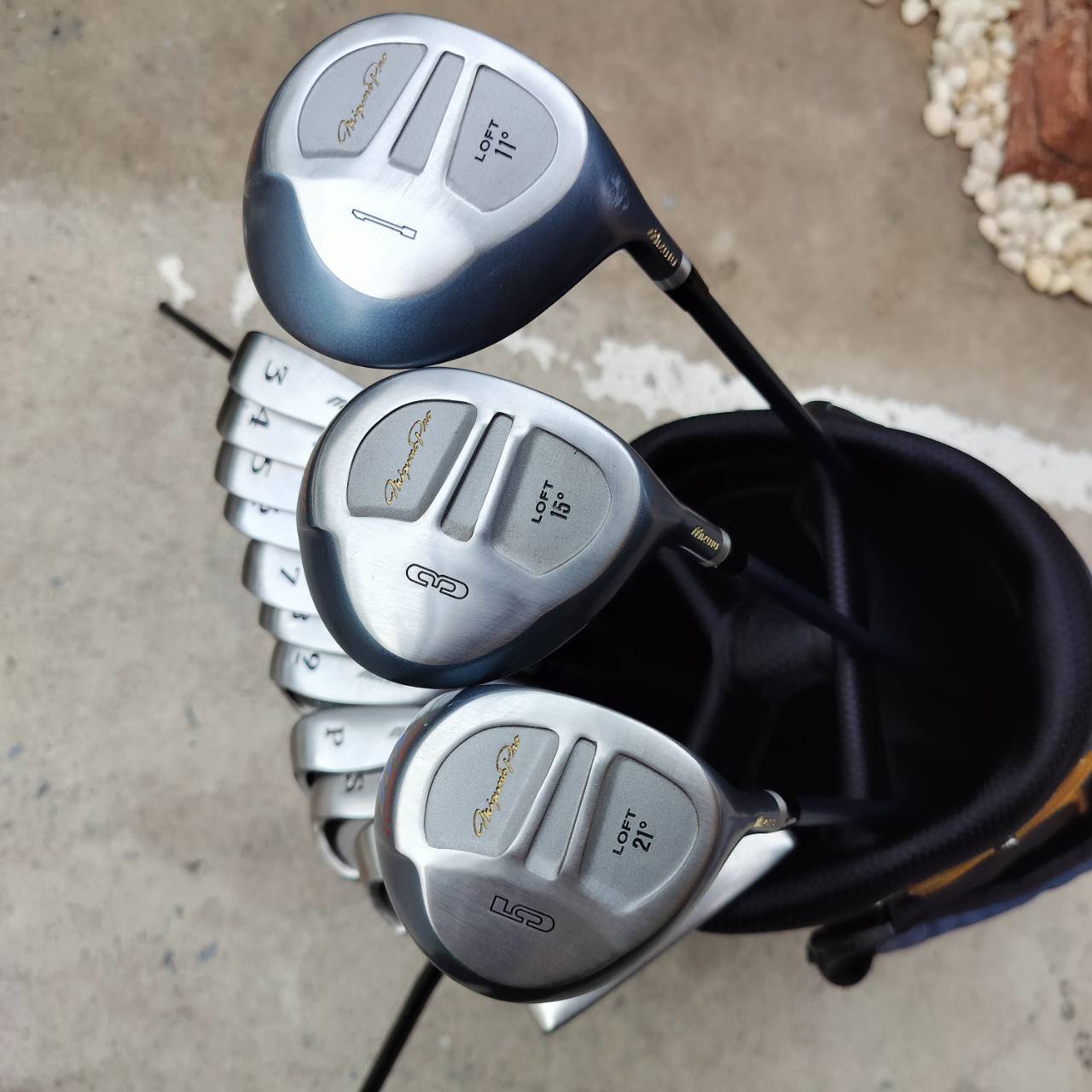 FULLSET MIZUNO PRO พร้อมถุงกอล์ฟขาตั้งอย่างดี ไม้ญี่ปุ่นแท้ๆ คุณภาพดีมากๆ ก้านเบา ครบชุด พร้อมออกรอบได้เลยค่ะ ไม้กอล์ฟพรีเมี่ยมมือสอง ของแท้ By NakaraLuxurious
