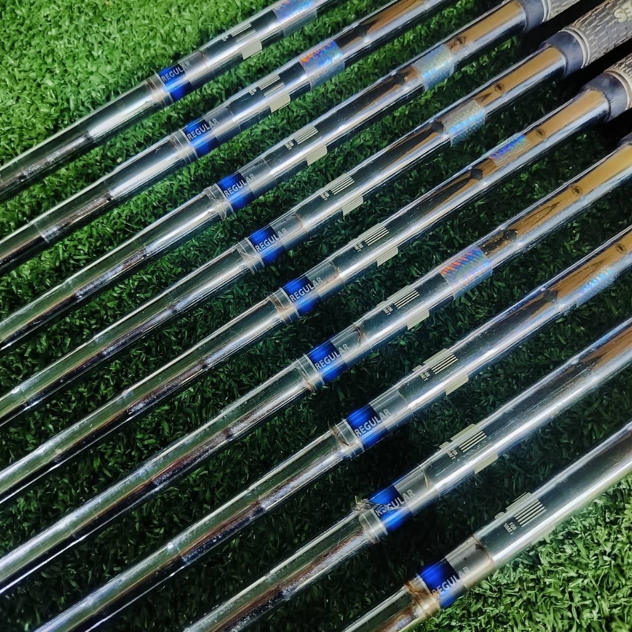 ชุดเหล็ก Callaway X-18 PROSERIES สภาพสวยเดิม ก้านผ่านแฉกสวยจัด สติ๊กเกอร์อยู่ครบ กริพเดิมแท้ทั้งหมด PRO SERIES ขนาดเล็กลงมา แต่ดูแล้วรู้สึกพอดี ตีง่ายเหมือนเดิม แต่ไม่ใหญ่เทอะทะ ตีสนุกขึ้น มันส์ขึ้น ไม้กอล์ฟพรีเมี่ยมมือสอง ของแท้ By NakaraLuxurious