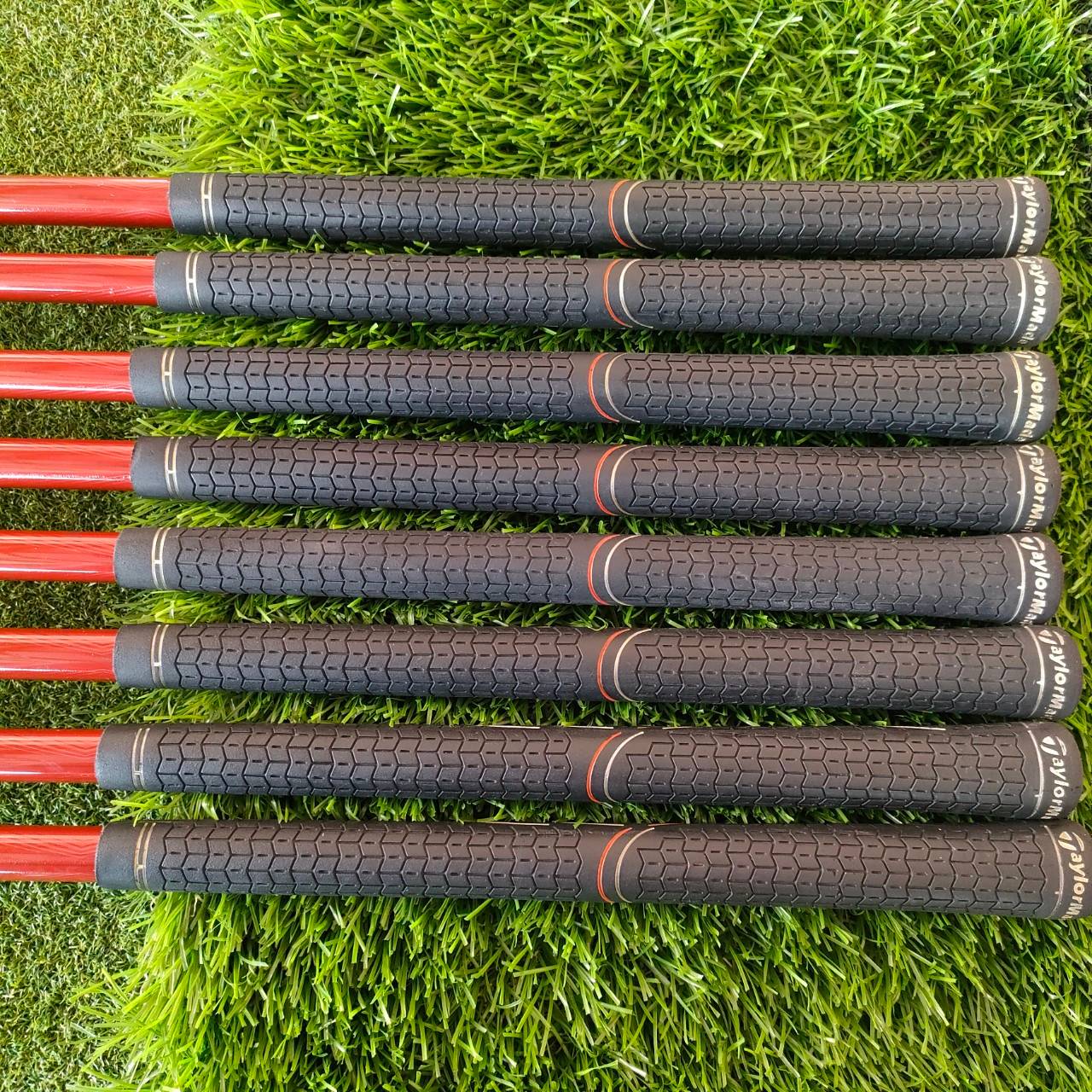 ชุดเหล็ก TAYLORMADE BURNER 2.0 มีเหล็ก 5-9 PW AW SW ได้ 8 ชิ้น ก้าน BURNER 2.0 SUPERFAST FLEX R ตัว 2.0 นิยมสุดๆ เน้นตีง่าย ใบใหญ่ และตีได้ระยะมากๆ ก้านเบาสบาย