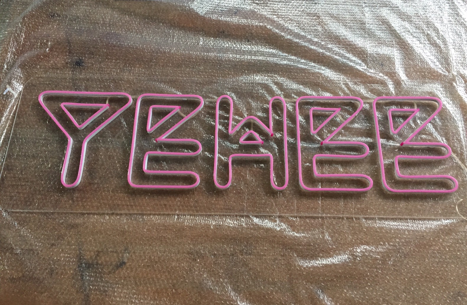 ไฟนีออน เฟค