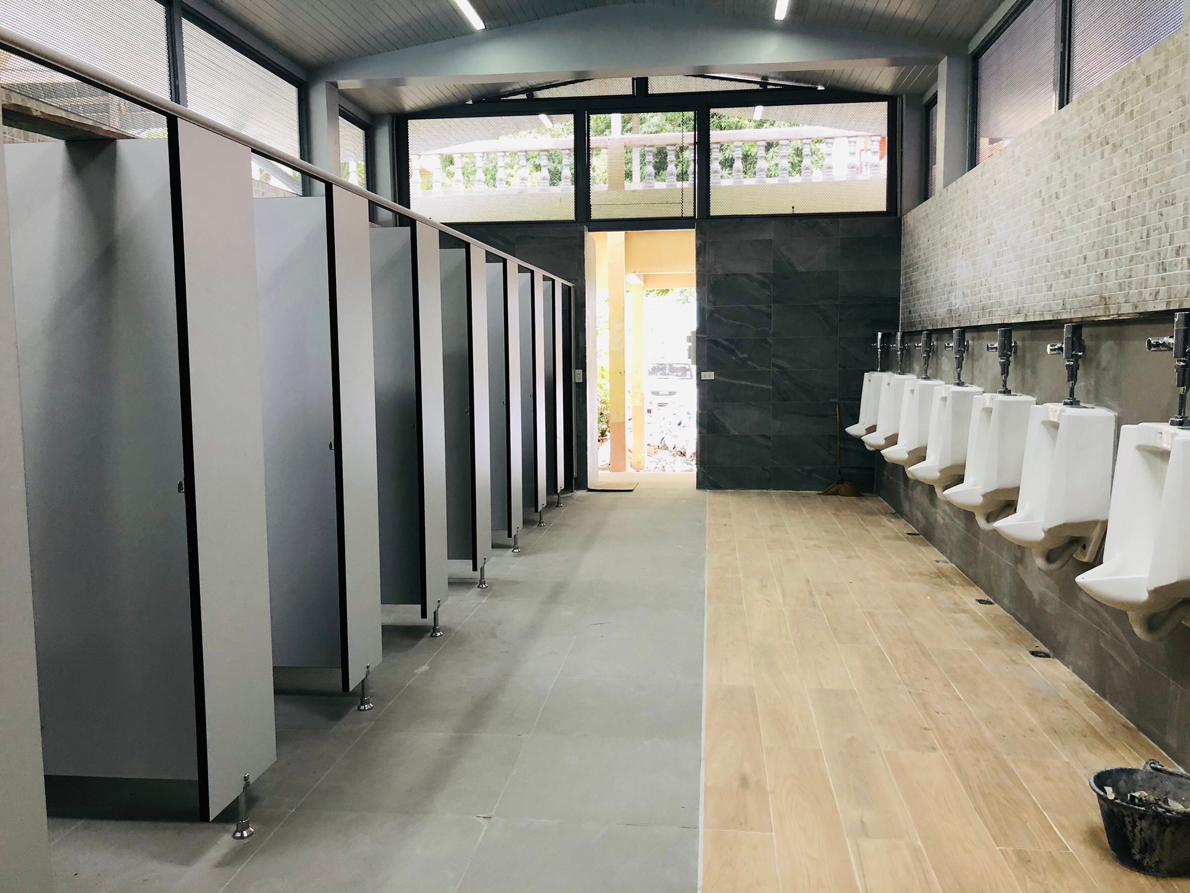 รร.ฤทธิยะวรรณาลัย(ดอนเมือง) งานสร้างห้องน้ำ45ห้อง