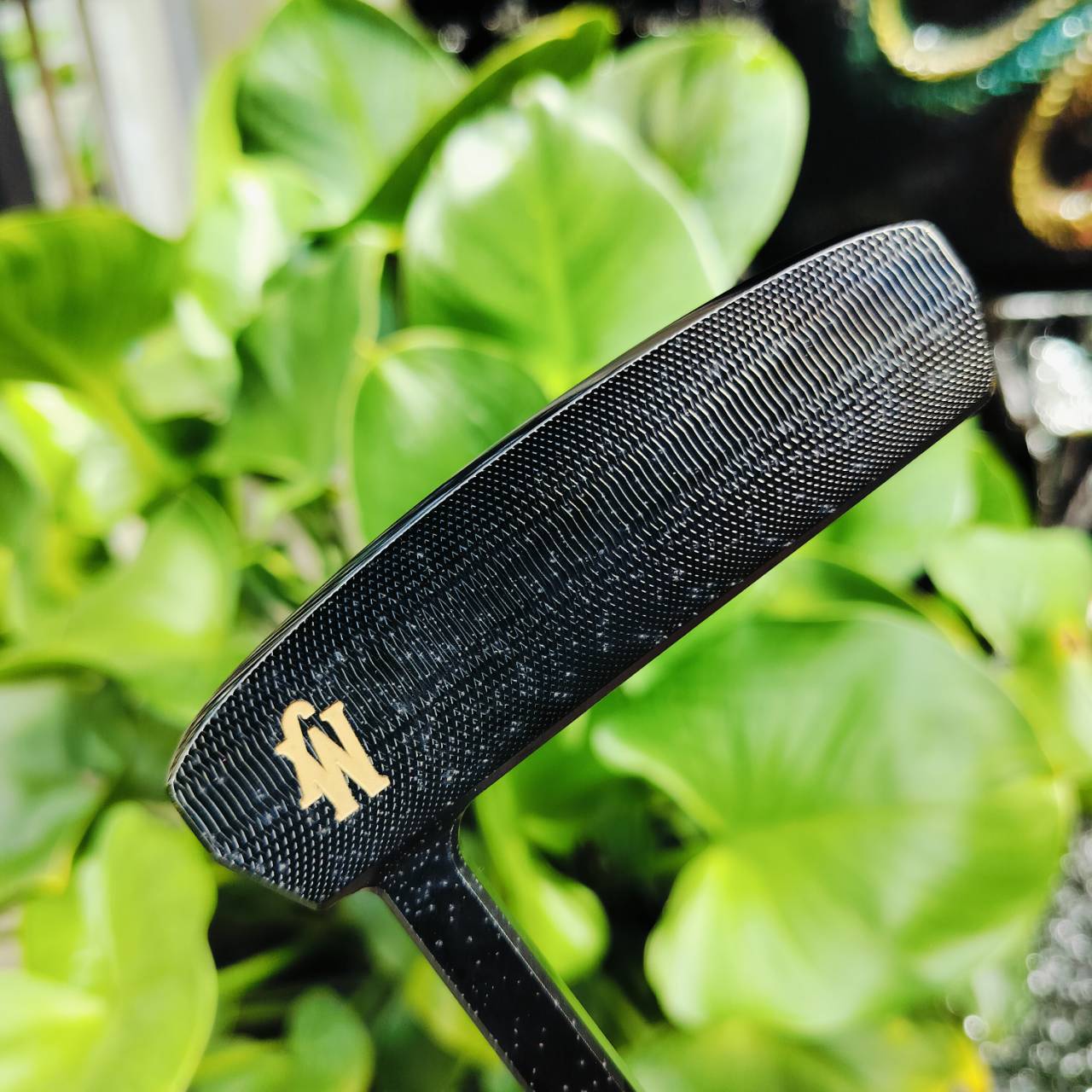 MAJESTY PUTTER – MJ-192M ความยาว 34 นิ้ว พร้อม COVER เดิม ให้ความรู้สึกหรูหราอันเป็นเอกลักษณ์ เฉพาะของแบรนด์ Majesty ไม้กอล์ฟพรีเมี่ยมญี่ปุ่นมือสอง By NakaraLuxurious