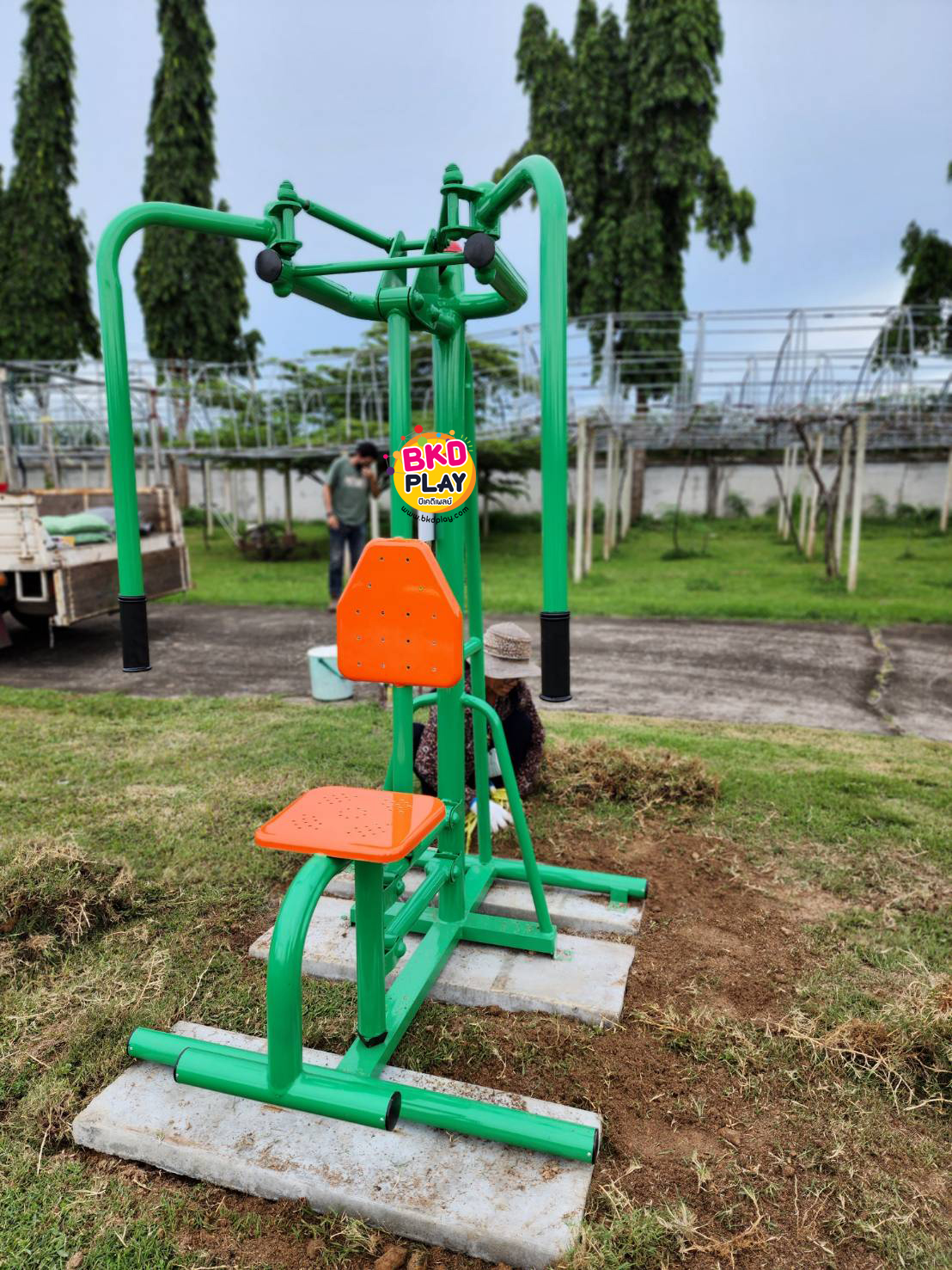 เครื่องออกกำลังกายกลางแจ้งผู้ใหญ่ , ชุดอุปกรณ์ บริหารแขน หน้าอก หัวไหล่ แบบถ่าง หุบยก ตุ้มน้ำหนัก ลานกีฬาอเนกประสงค์ ,สวนสาธารณะ ,เทศบาล ,หมู่บ้าน ,ผลิตในไทย ,สั่งทำตามสีที่ต้องการได้ ขนาด 60x100x160 ซม.