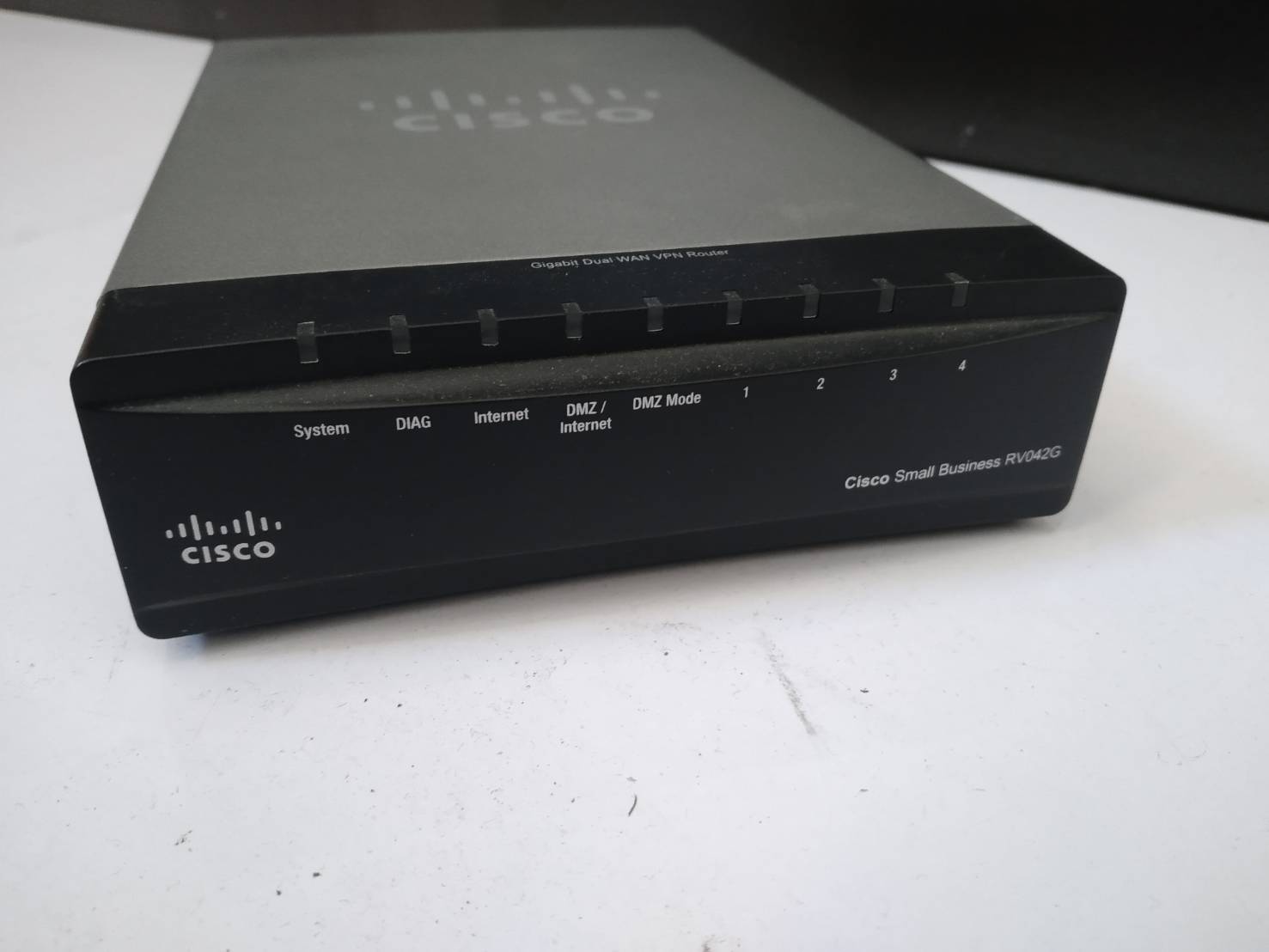 Cisco RV042G 4-port 10/100/1000 Gigabit VPN Router - Dual WAN