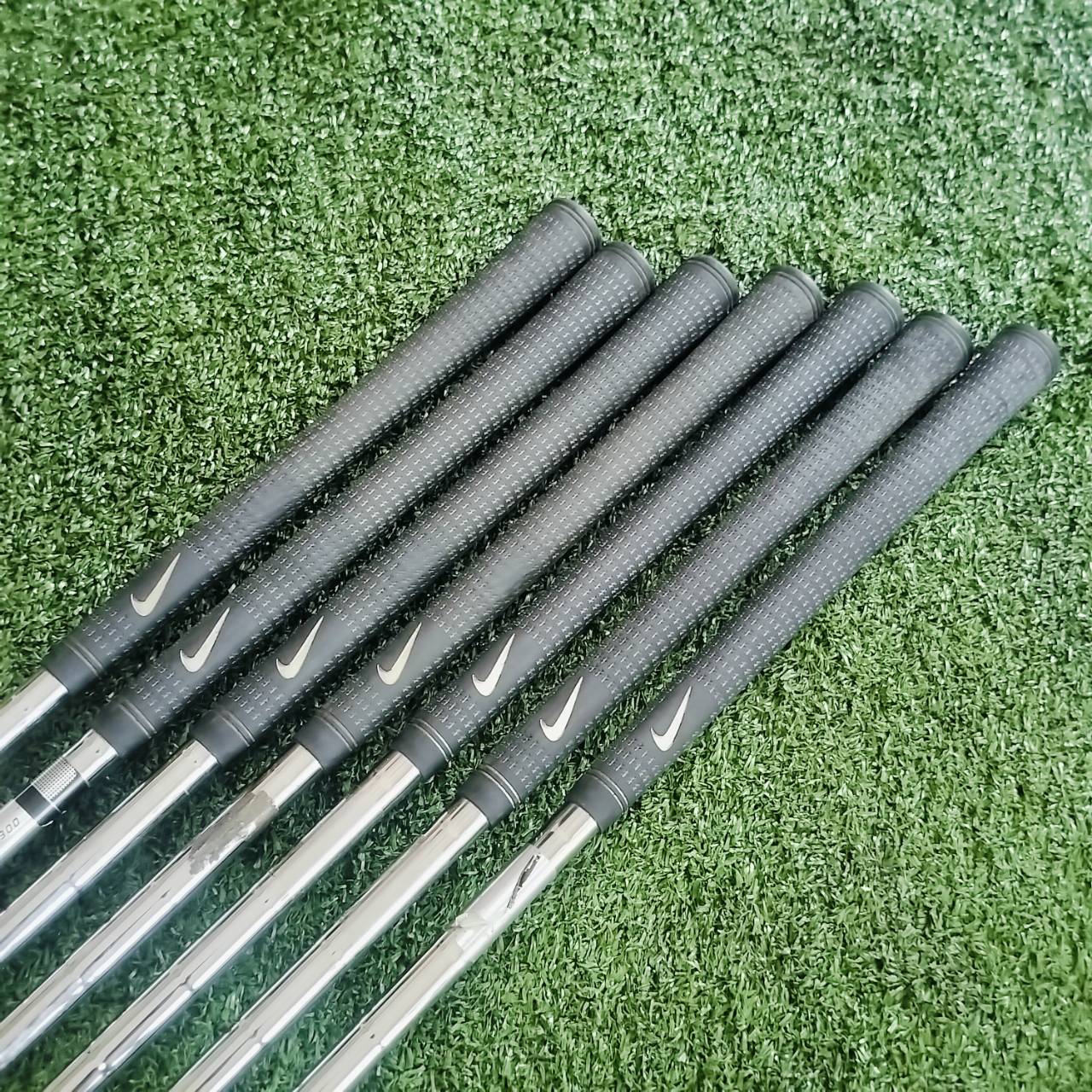 ** ขาดเหล็ก 6 ** ชุดเหล็ก NIKE CCI ตัวตีง่าย มีเหล็ก 3 4 5 7 8 9 เเละ PW ก้าน DYNAMIC GOLD R300 สภาพเดืมๆ เป็นชุดเหล็กตัวท๊อป ไม้กอล์ฟพรีเมี่ยมมือสอง ของแท้ By NakaraLuxurious