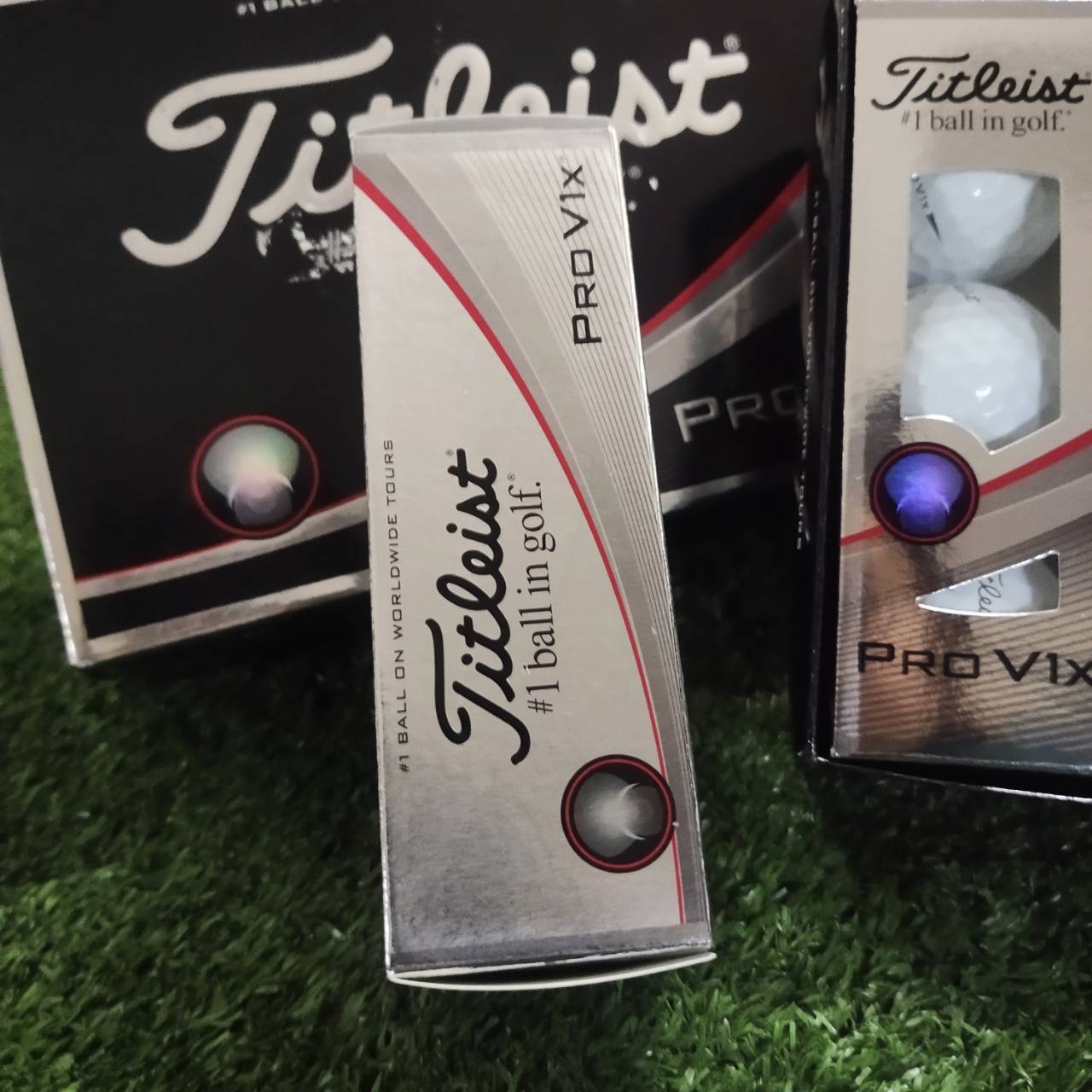 ลูกกอล์ฟ Titleist Pro V1x โครงสร้าง 3 ชั้น ราคาตามป้าย 2,650 บาท วันนี้ 1,389 บาท
