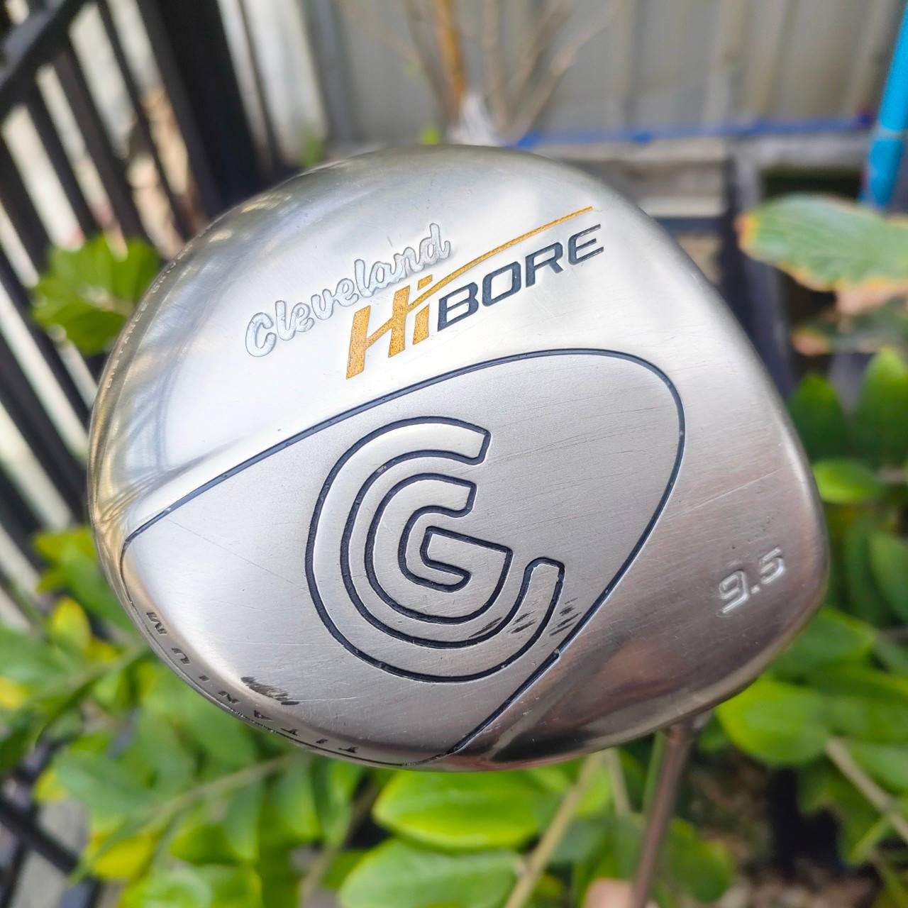 ** มีรอยบุบ 1 จุด ** DRIVER CLEVELAND HI BORE องศา 9.5 ก้าน SUPER FERRITE CARBON FLEX S-2 กระดองปาดลง ตำให้จุด CG ลงต่ำเป็นอย่างมาก ตีลูกลอยง่าย เด้งไกล ไม้กอล์ฟพรีเมี่ยมของแท้ By NakaraLuxurious