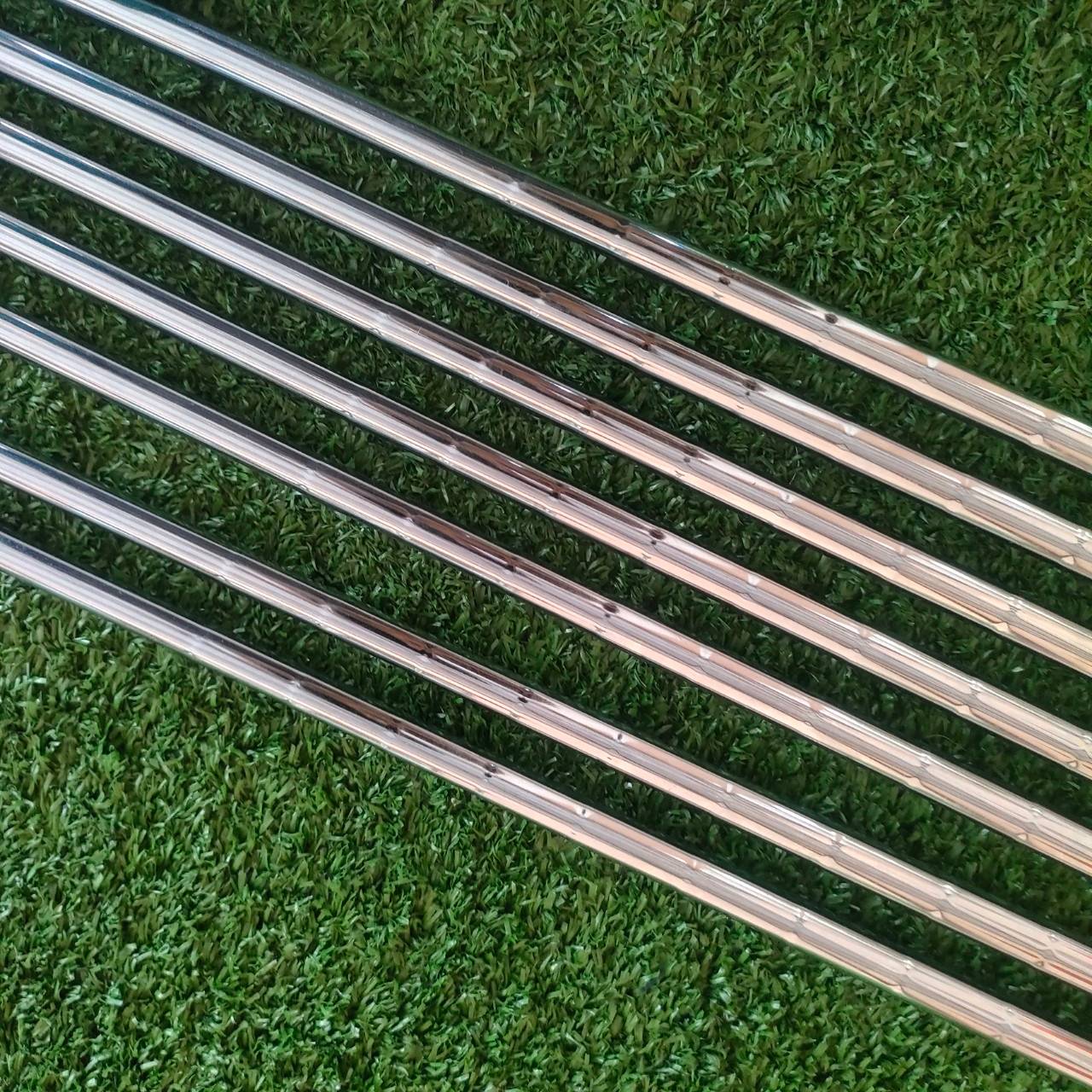 🏌️ชุดเหล็ก Taylormade 320 มีเหล็ก 3-9 ก้าน Taylormade FLEX-R สวยครบเครื่อง ด้าน SOLE ถ่วงด้วยวัสดุทังสเตนพรีเมี่ยม ไม้กอล์ฟมือสอง ของแท้ BY NakaraLuxurious