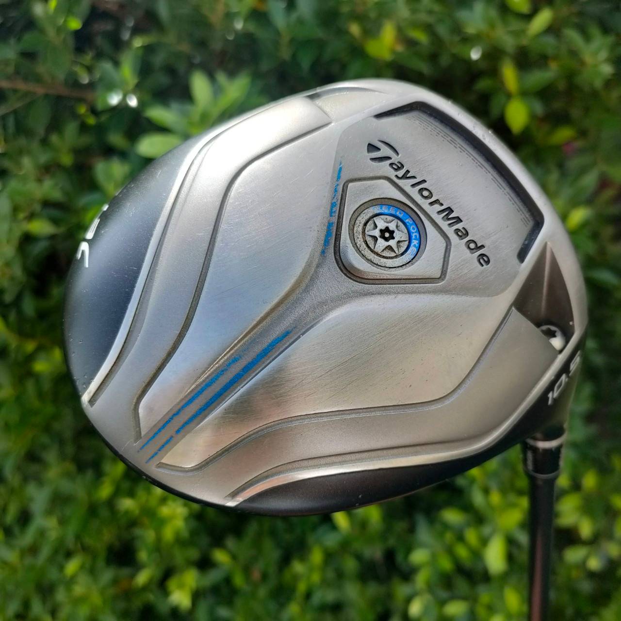 DRIVER TAYLORMADE JETSPEED องศา 10.5 ก้าน MITSUBISHI RAYON TM1-214 FLEX R เป็นหัวไม้ครบเครื่อง!! ออกแบบดีมาก หัวใหญ่ ตีง่าย ตีไกล!! แอโร่ไดนามิค ไขปรับได้!! มี COVER เดิมมา!!ไม้กอล์ฟมือสอง ของแท้ BY NakaraLuxurious