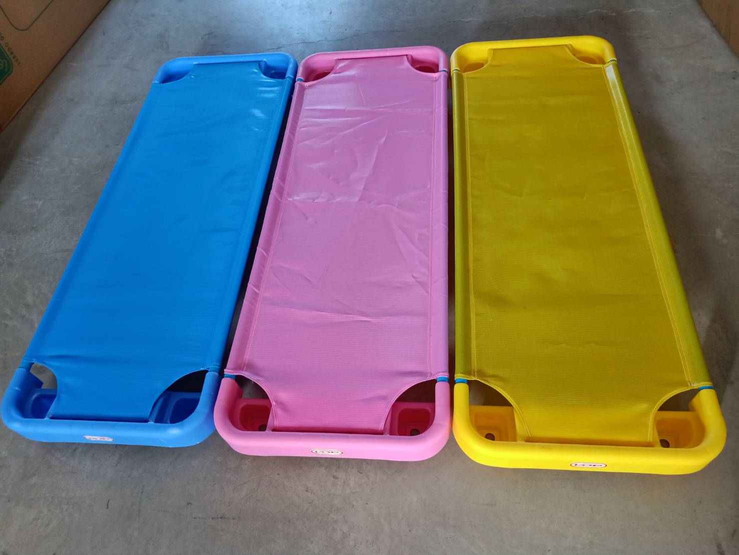 เตียงผ้าตาข่าย ขอบพลาสติก เตียงผ้าใบ เตียงเด็กเตรียมอนุบาล -อนุบาล3 สำหรับโรงเรียน ศูนย์พัฒนาเด็กเล็ก