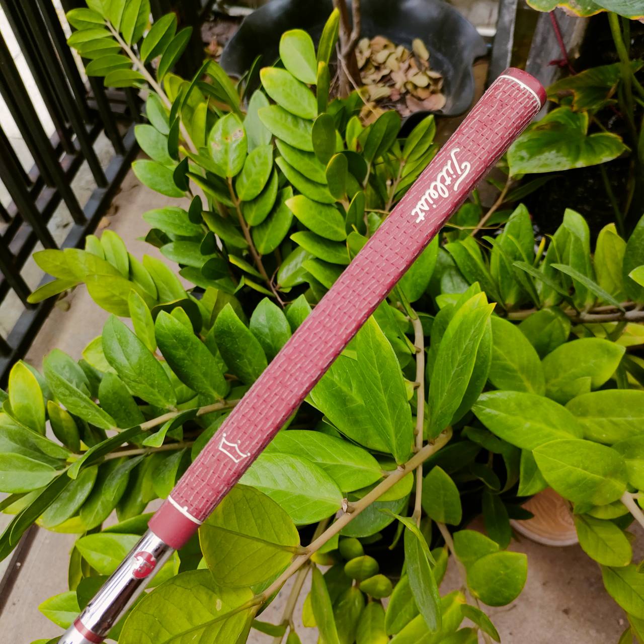 PUTTER TITLELIST SCOTTY CAMERON FUTURA MALLET2 ความยาว 35 นิ้ว พัตต์นิ่งมาก แม่นยำ ตัวถ่วงบล๊านซ์ด้านหลัง สองหมุด ชดเชย ความผิดพลาดได้อย่างสูงมากๆ นิ่งมาก ก้านตรง เวลาพัตต์ฟีลลิ่งดีมากๆๆครับ หน้า MILLED พัตต์เกาะไลน์สุดๆ เส้นเล็งดีมากๆ ไม้กอล์ฟมือสอง ของแ