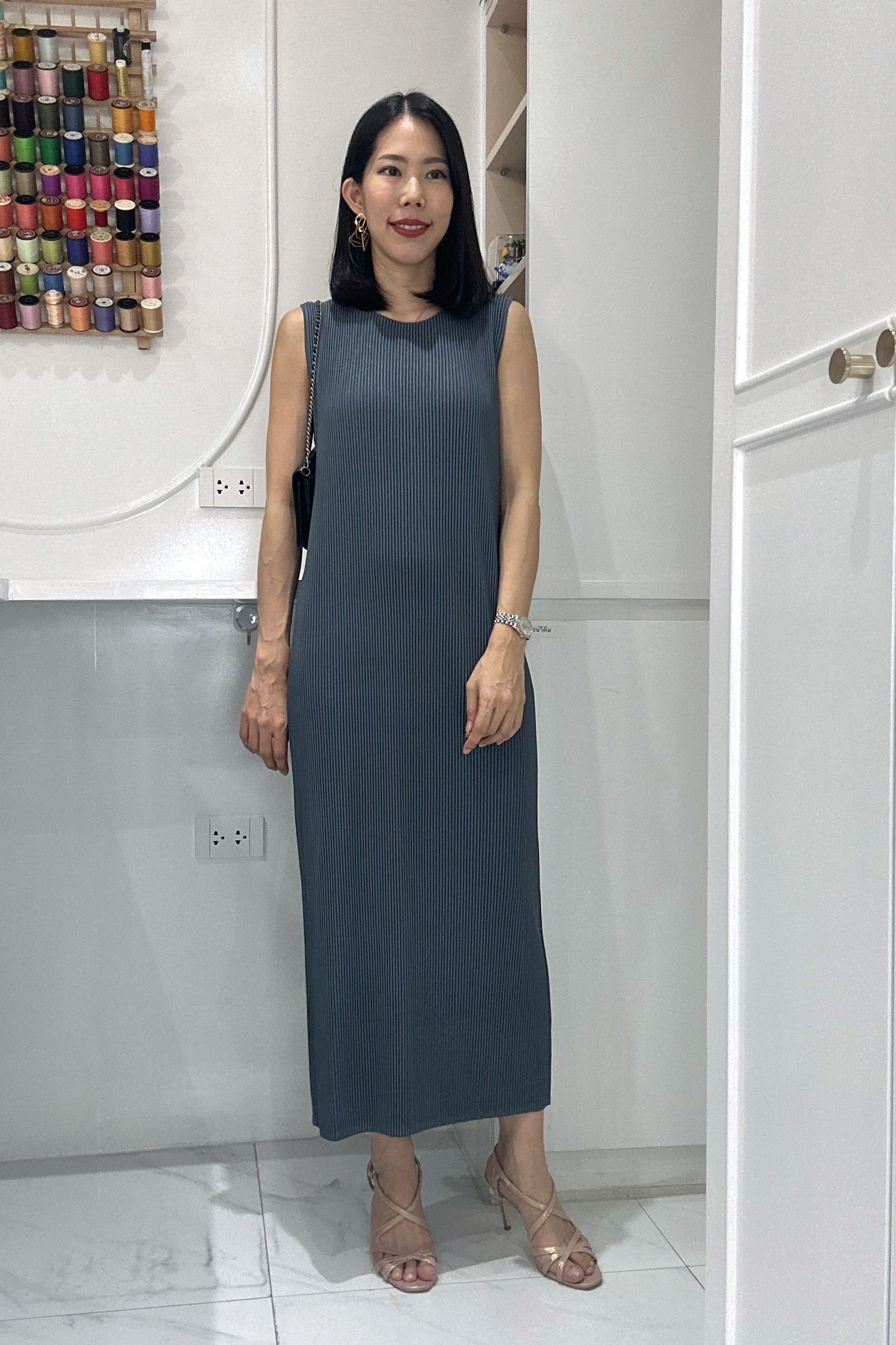 ปรับราคาลง20%!! 2MUAY รุ่น GJO5152 เดรสผู้หญิง เดรสพลีทคุณภาพ THICK SLEEVELESS PLEAT DRESS สีเทา FREE SIZE
