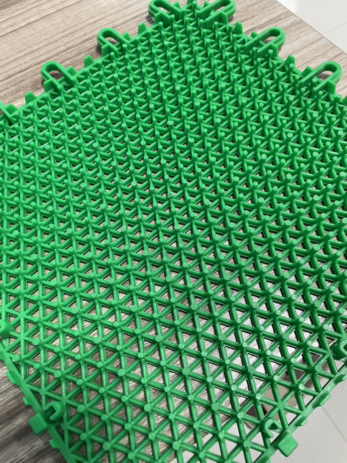 แผ่นปูพื้น PP พลาสติกกันลื่น กลางแจ้งในร่ม ปูสนาม ปูลานจอดรถ,แผ่นปูพื้นสนามเด็กเล่น, แผ่นปูพื้นกันกระแทก ,ปูสนามเด็กเล่น,สนามกีฬา กลางแจ้ง พร้อมส่ง ราคาโรงงาน