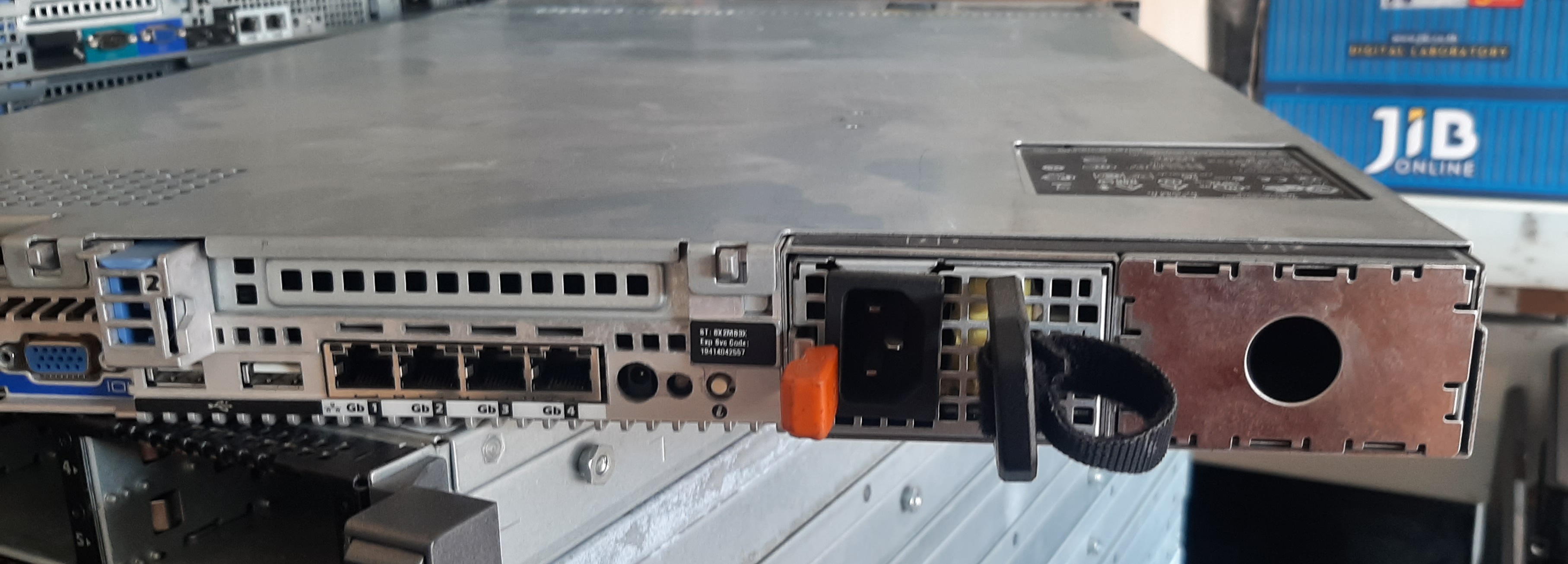 เซิร์ฟเวอร์มือสอง สภาพดี Dell PowerEdge R610 (X5650 Ram4GB HDD sas 2.5 300 GB x4 PSU x1) ประกัน 1 เดือน