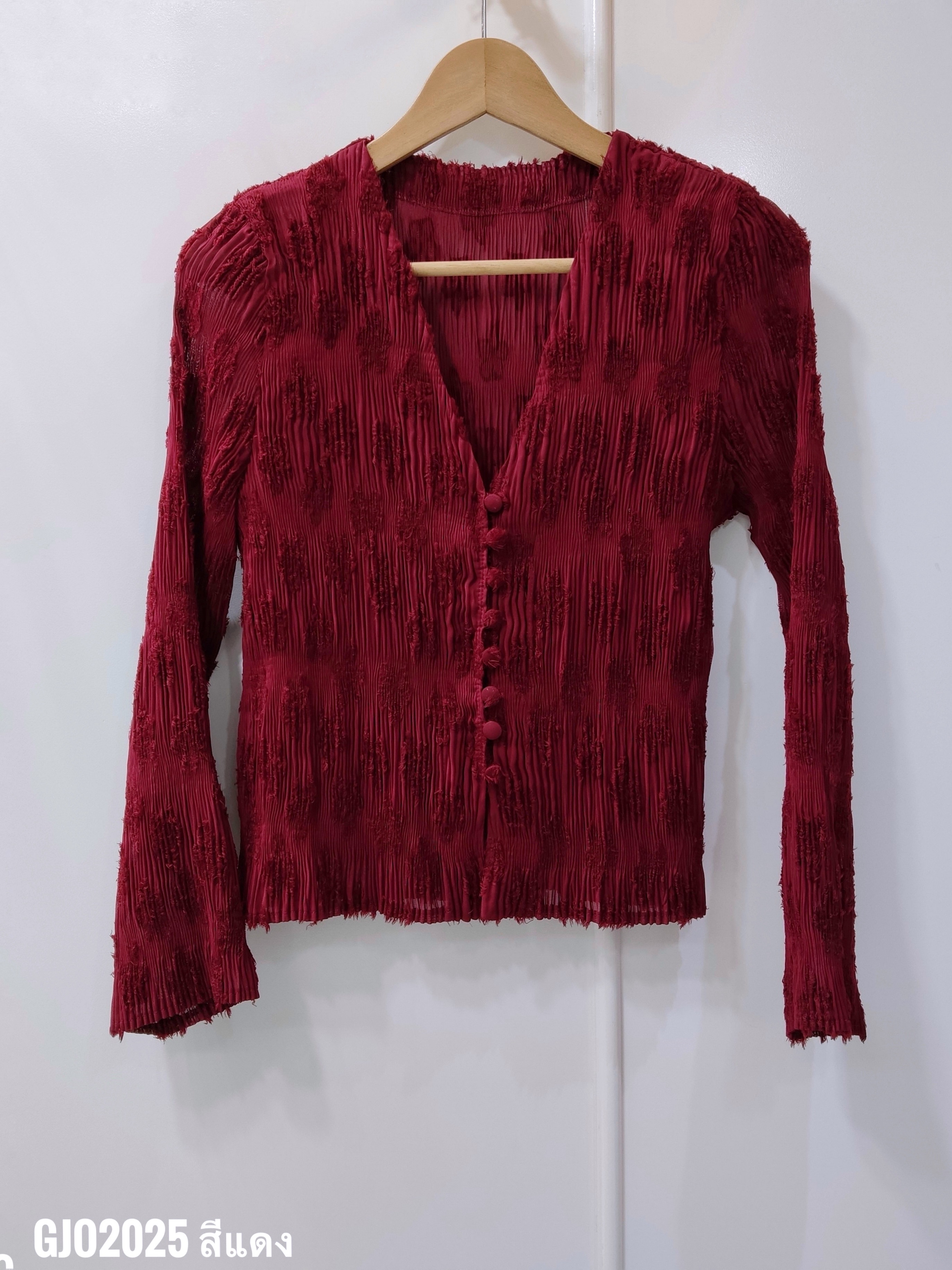 ปรับราคาลง20%!! 2MUAY รุ่น GJO2025 เสื้ออัดพลีทคุณภาพ V NECK BUTTON FRONT CRINKLE PLEATED TOP 6 สี FREE SIZE