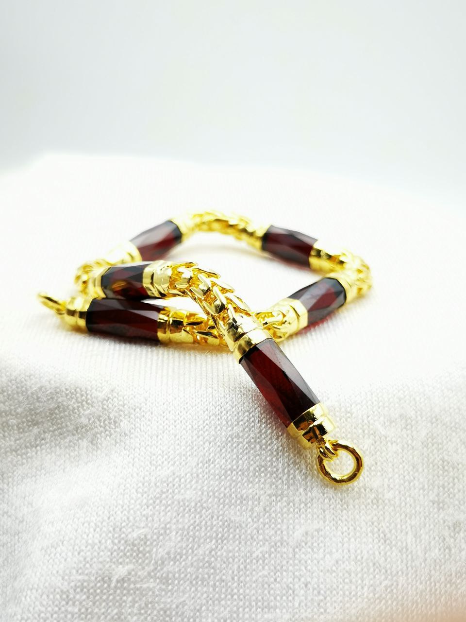 สร้อยข้อมือโกเมนเกล็ดมังกร สวยมีเอกลักษณ์ ลายมังกร เด่นชัด