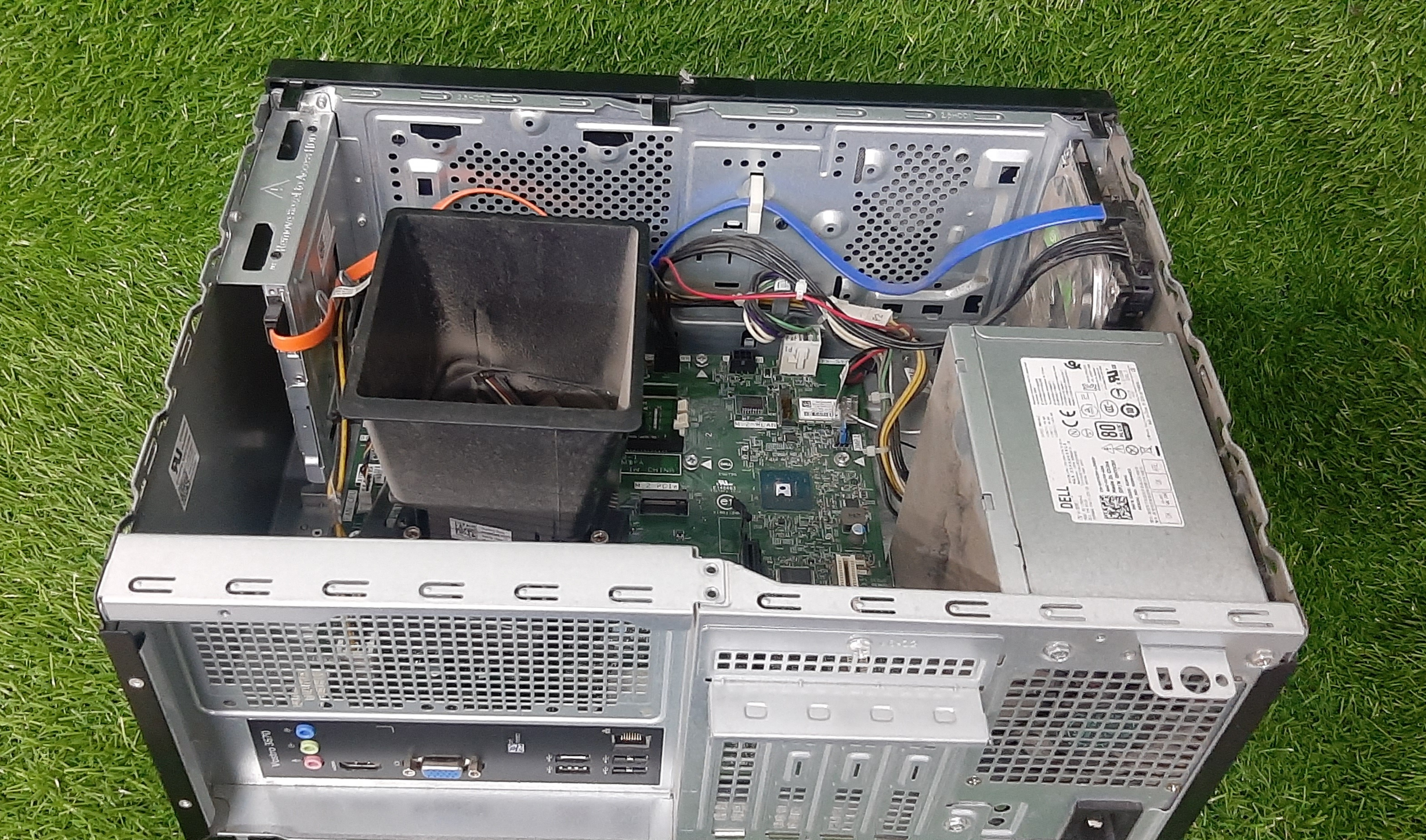 คอมพิวเตอร์ตั้งโต๊ะมือสอง สภาพดี Dell Vostro 3670 MT (i3-8100 Ram8GB HDD1TB) ประกันร้าน 1 เดือน