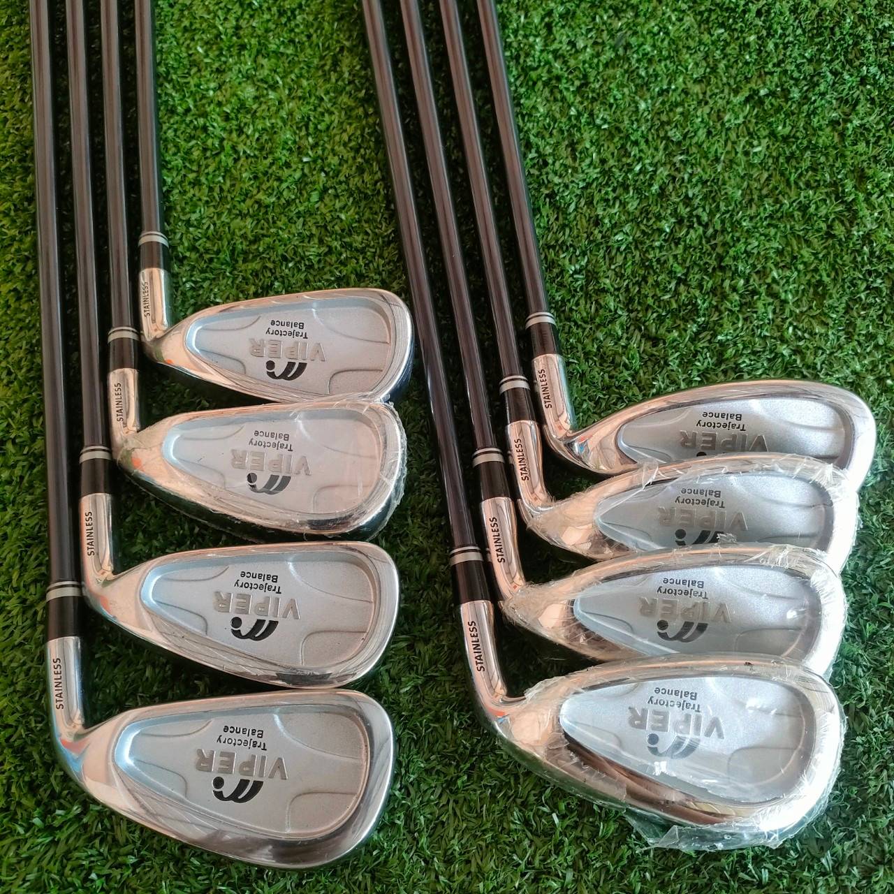 ชุดเหล็ก VIPER TRJECTORY BELANCE ของใหม่!! มีเหล็ก 3-9 เเละ PW SW **ขาดเหล็ก 5** ก้าน VIPER MAX FLEX R ใบใหญ่ CAVITY ลึก ตีง่ายและตรงมาก!! ก้านแบบ HIGH MODULUS กราไฟต์แท้ๆ 100% มือหนึ่ง ของแท้ BY NakaraLuxurious