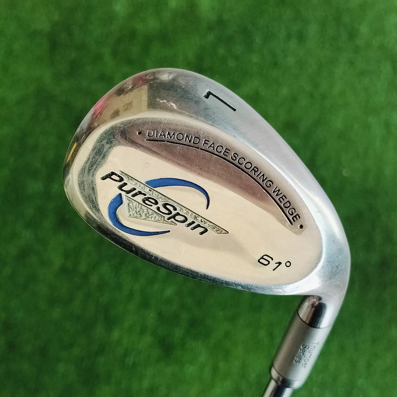 WEDGE PURE SPIN องศา 61 สุดวินเทจสำหรับนักกอล์ฟเก๋าๆ รุ่นนี้ฮิตมากๆในยุคนึงเพราะสปิน ตกแบบหยุดๆ ด้วยหน้าไม้พิเศษ ไม้กอล์ฟพรีเมี่ยมมือสอง ของแท้ By NakaraLuxurious