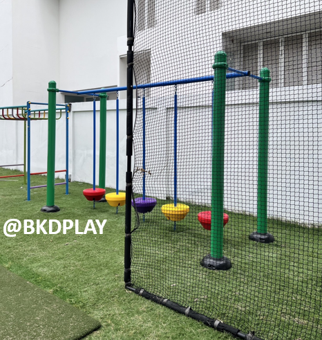 บาร์ปีนป่ายแป้นลูกกลม ทางเดินฝึกทรงตัว เครื่องเล่นสนามกลางแจ้ง เครื่องเล่นสนามเหล็ก สั่งผลิต ขนาด 120x300x200 ซม.