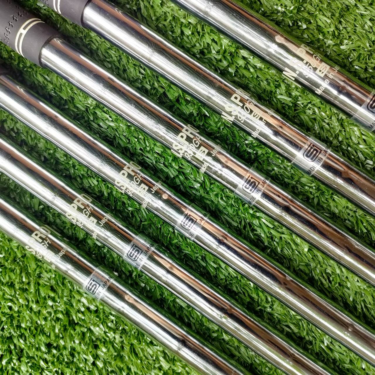 ชุดเหล็ก SRIXON GIE มีเหล็ก 5-9 เเละ PW ก้าน N.S.PRO 950 GH FLEX S เหล็กใบใหญ่ ตีง่ายมาก และช่วย เรื่องระยะอย่างมาก ก้านเหล็กเบา เพียงแค่ 95 กรัม ไม้กอล์ฟมือสอง ของแท้ BY NakaraLuxurious