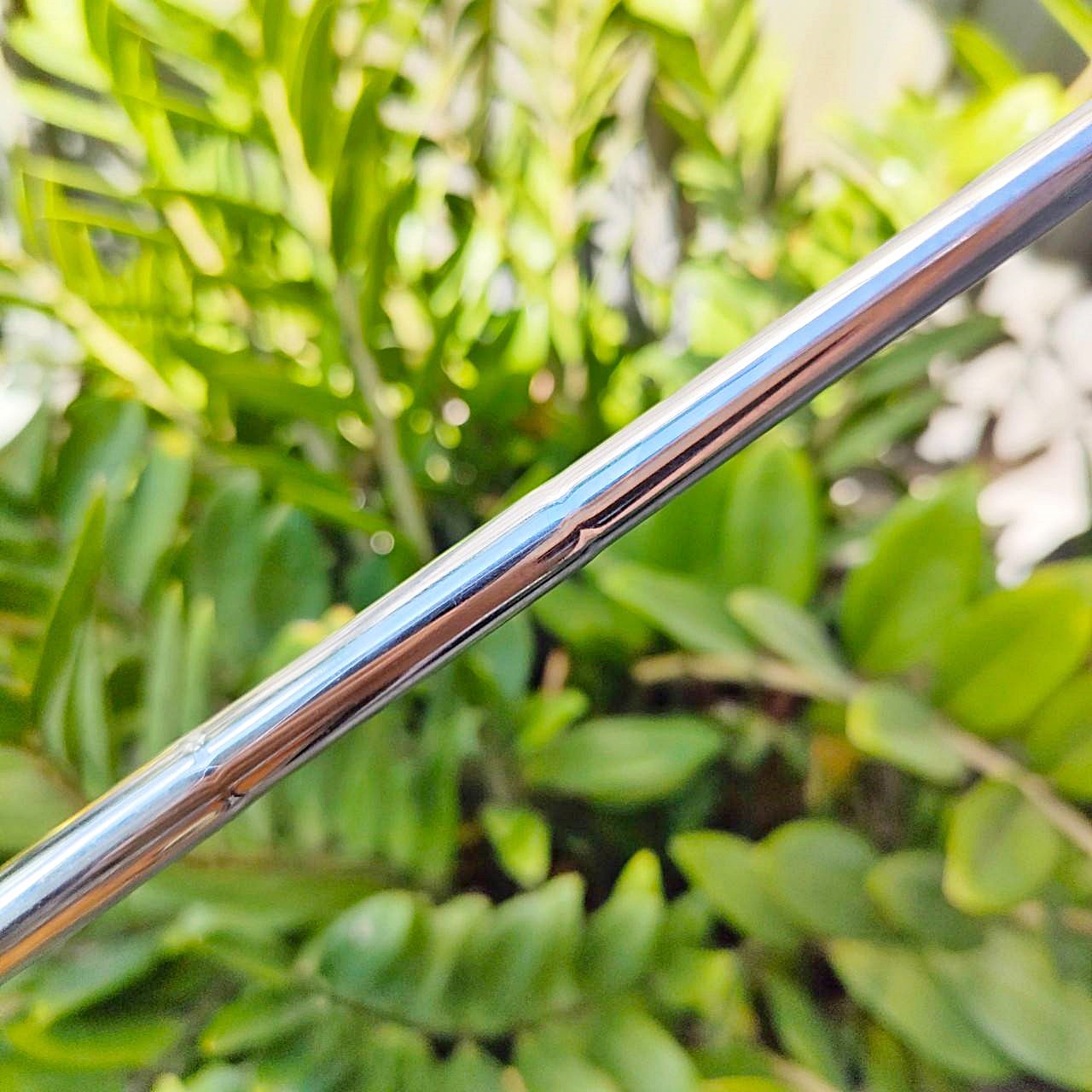 PUTTER PING B60i ความยาว 35 นิ้ว ตัวนี้หน้าอิเซิร์ท ดีมากๆ ได้ฟีลลิ่ง ทั้งนุ่ม และ เกาะไลน์มาก ชดเชยความผิดพลาดได้ดี พัตต์ได้นิ่ง แม่นยำ และเส้นเล็งที่เล็งง่ายมาก ไม้กอล์ฟพรีเมี่ยมมือสอง By NakaraLuxurious