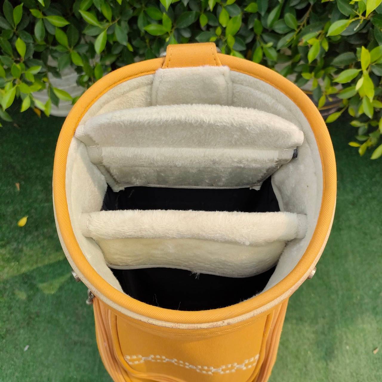 ถุงกอล์ฟ MANSINGWEAT มือสอง ถุงสีสวยมาก วัสดุดีมากๆครับ หรูหรามาก ภายในบุกำมะหยี่ แบรนด์ดี ราคาของใหม่แพงมาก