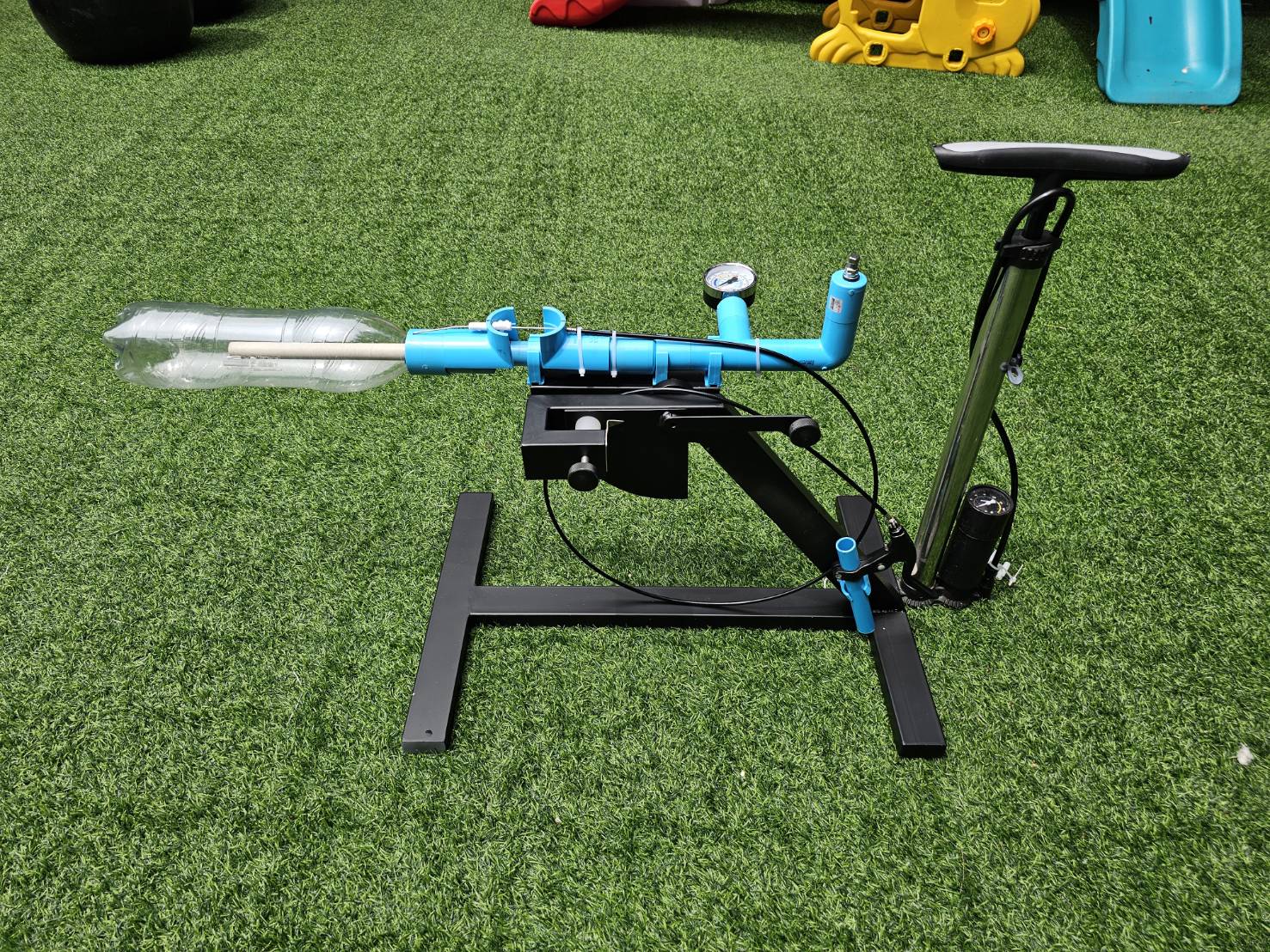 ฐานยิงจรวดขวดน้ำ แถมที่สูบลม ทดลองวิทยาศาสตร์ทดสอบยิงจรวดขวดน้ำ สื่อการสอนเด็กประถม มัธยม ช่างเทคนิค ปวช ปวส ใช้ในการแข่งขันยิงจรวดขวดน้ำ