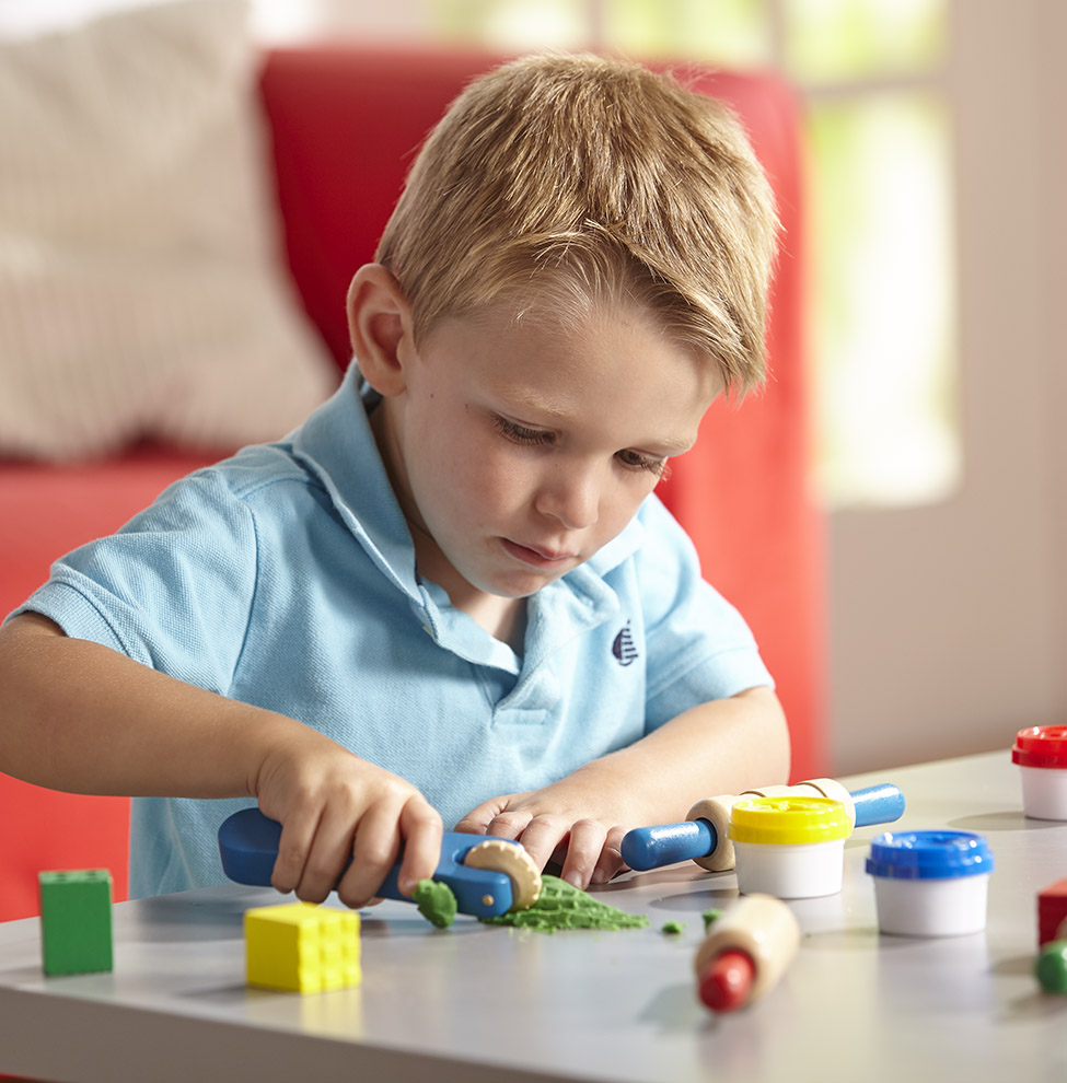 ชุดปั้น ตัด ประดิษฐ์ พร้อมอุปกรณ์ เสริมสร้างการเรียนรู้ ความคิดสร้างสรรค์ เสริมสร้างจินตนาการในตัวเอง Shape, Model and Mold Melissa&Doug, ของเล่นเสริมพัฒนาการ, ของเล่น