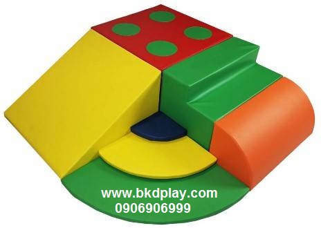 ชุดไต่เขาลูกเต๋านุ่มนิ่ม ปีนป่ายนุ่มนิ่ม เบาะหนังนุ่ม กระตุ้นพัฒนาการ กิจกรรมบำบัด กายภาพบำบัดเด็ก เสริมพัฒนาการกล้ามเนื้อมัดใหญ่ indoorplayground รับผลิตเครื่องเล่นนุ่มนิ่ม softplay ใช้ในโรงเรียนนอนุบาล ศูนย์พัฒนาเด็กเล็ก โรงพยาบาล